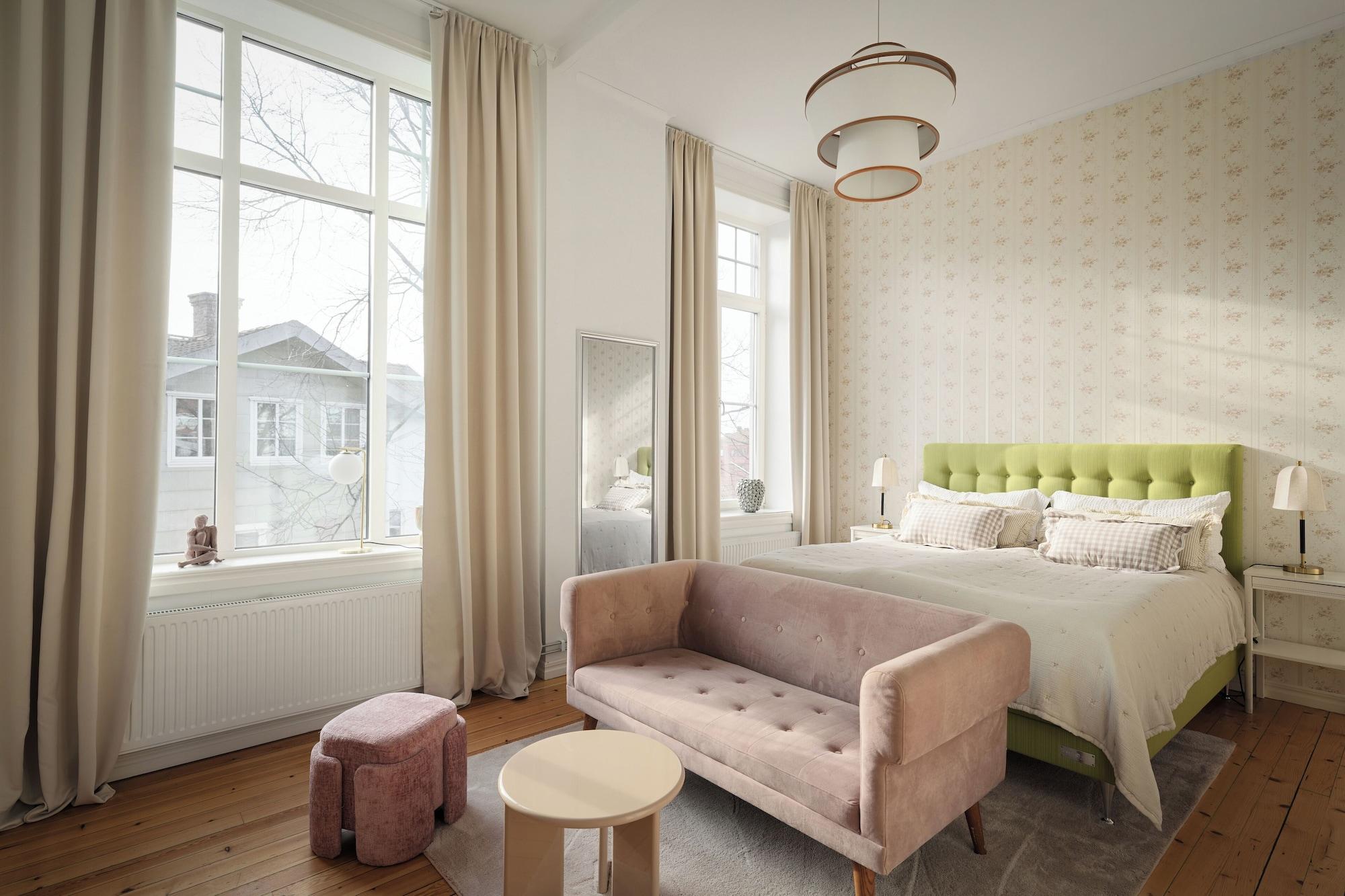 Varios L Boutique Hotel