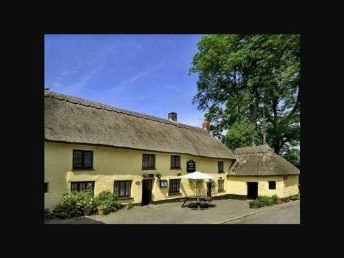 Vista Exterior The Pheasant at Neenton