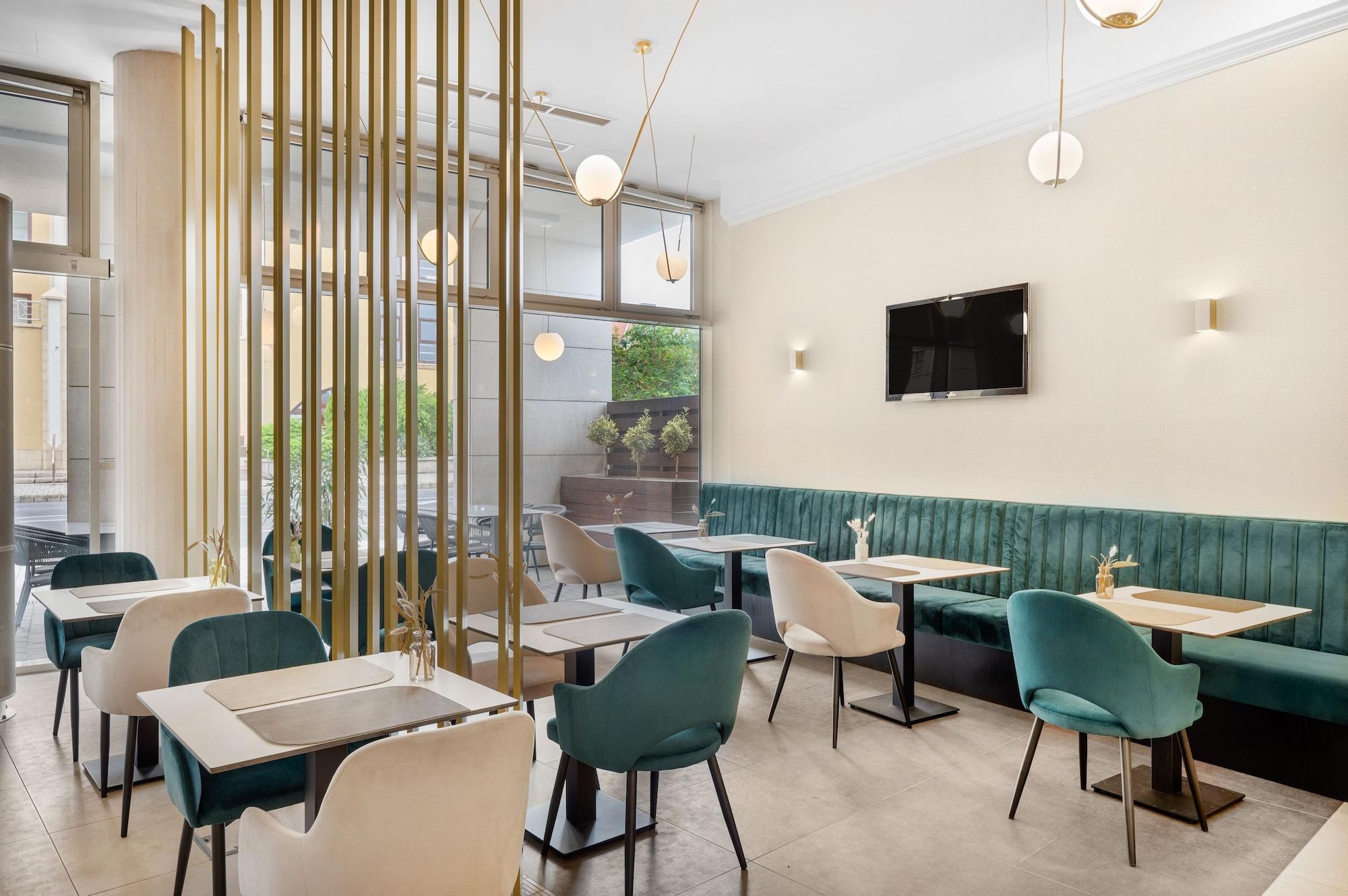 Bar/Salón Corso Hotel Pécs