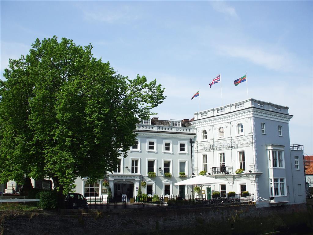 Vista Exterior The White Hart Hotel