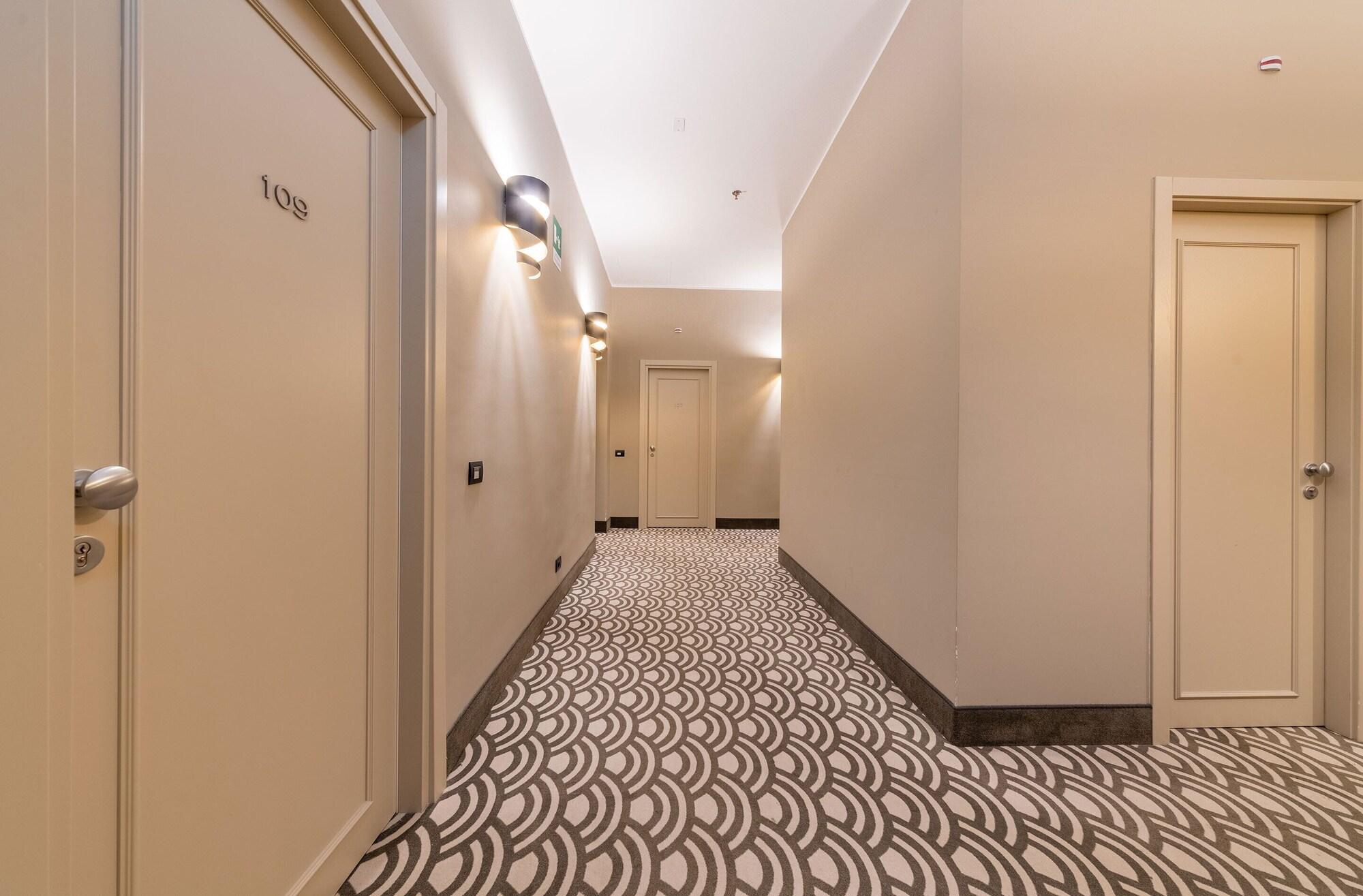 Varios Hotel Astoria