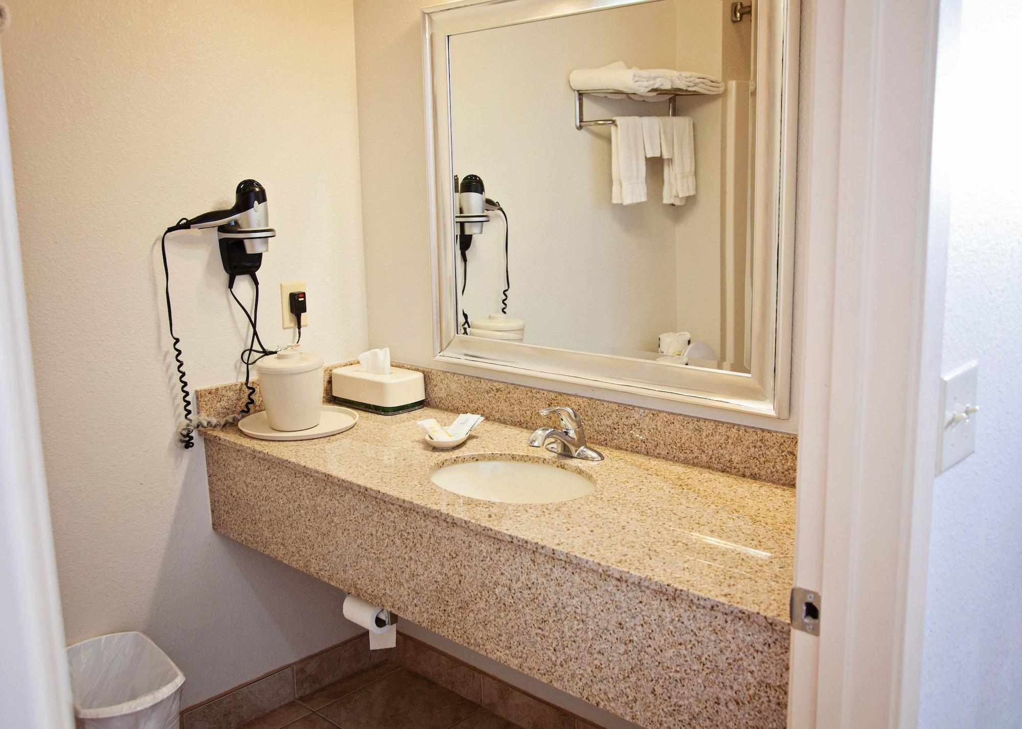 Equipamiento de Habitación Big Lake Inn & Suites