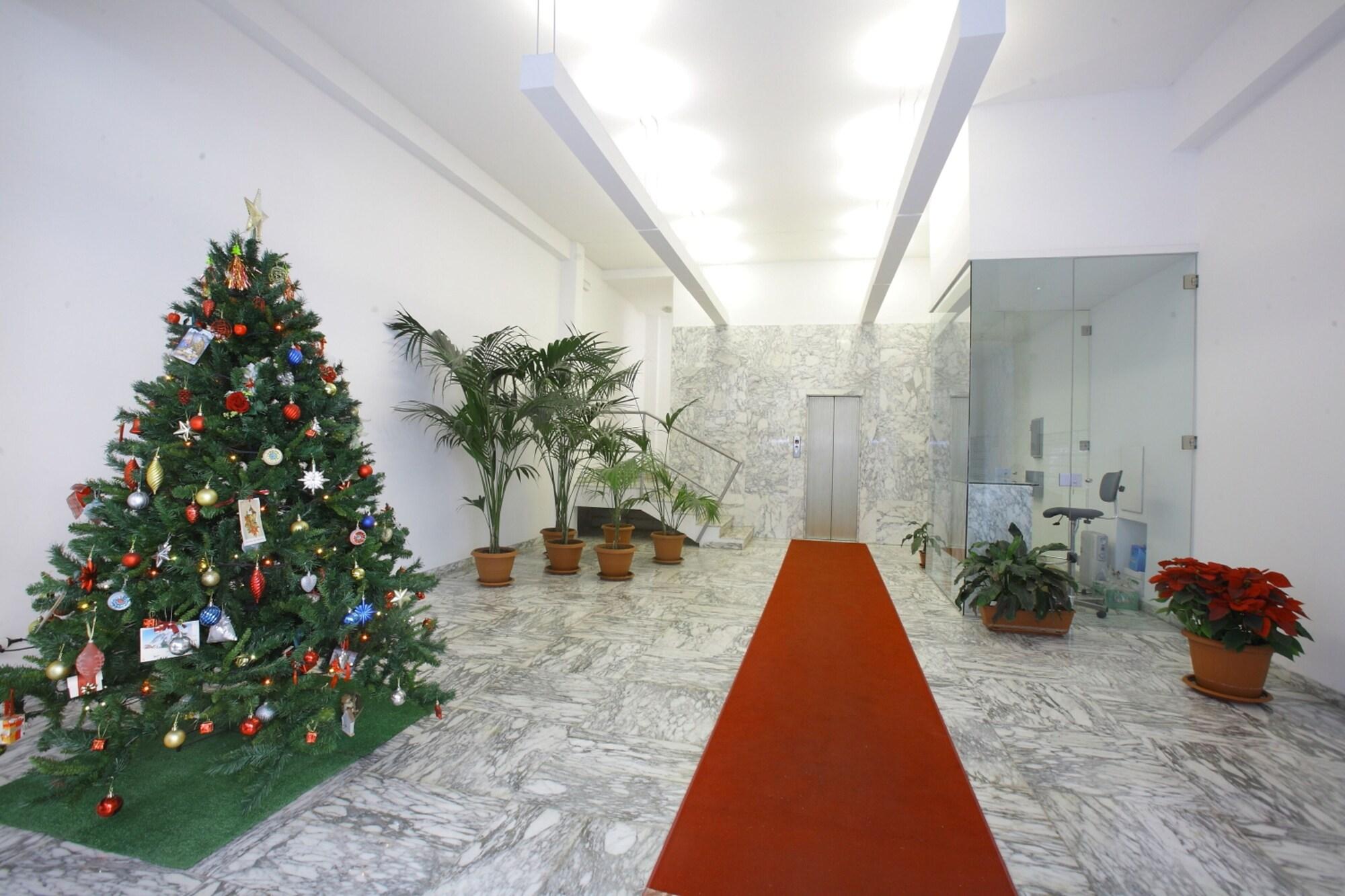 Varios Etna Sea House