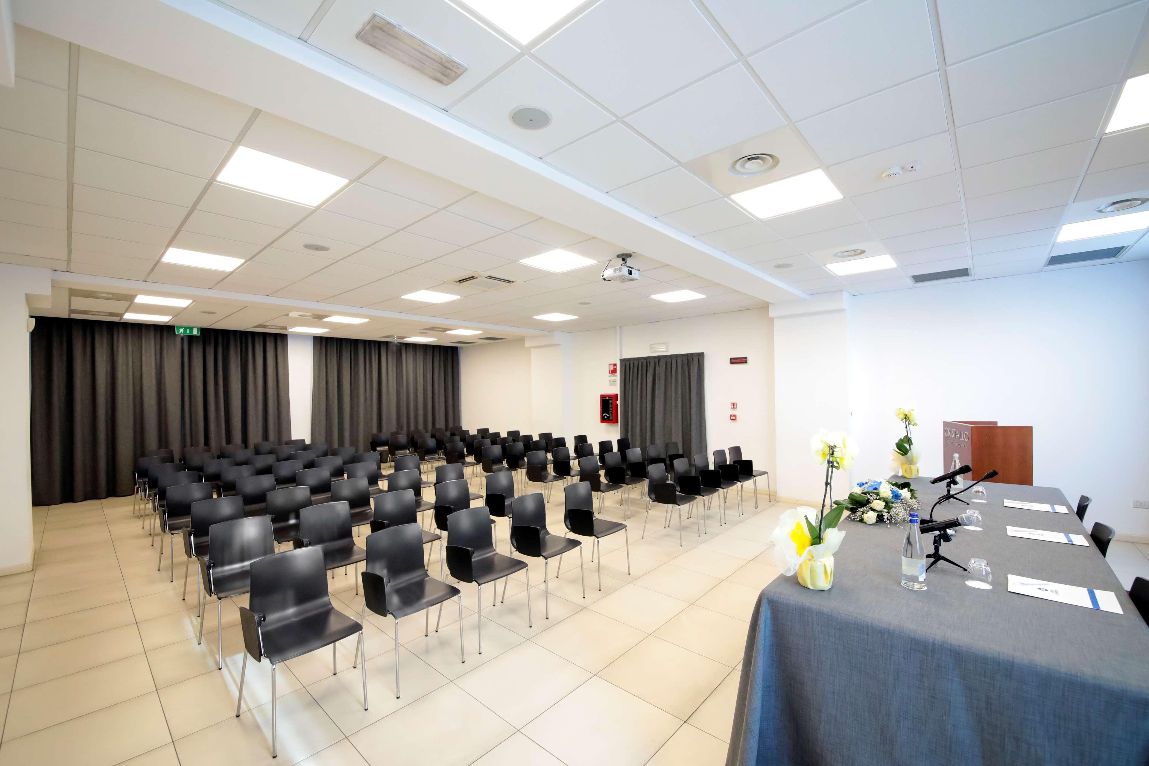 Sala de Reuniones B&B HOTEL Mantova Cristallo