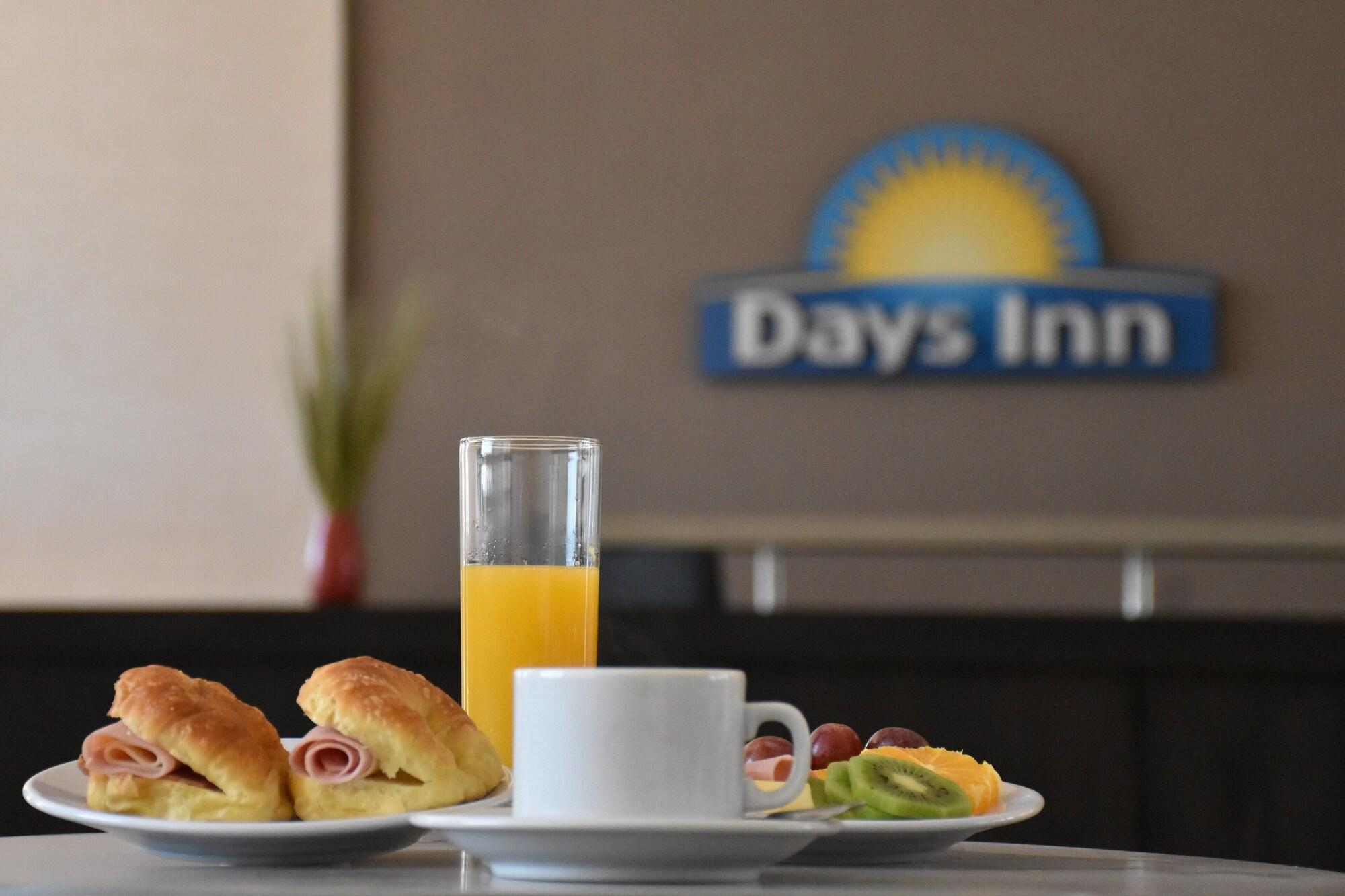 Restaurant Days Inn by Wyndham Zarate