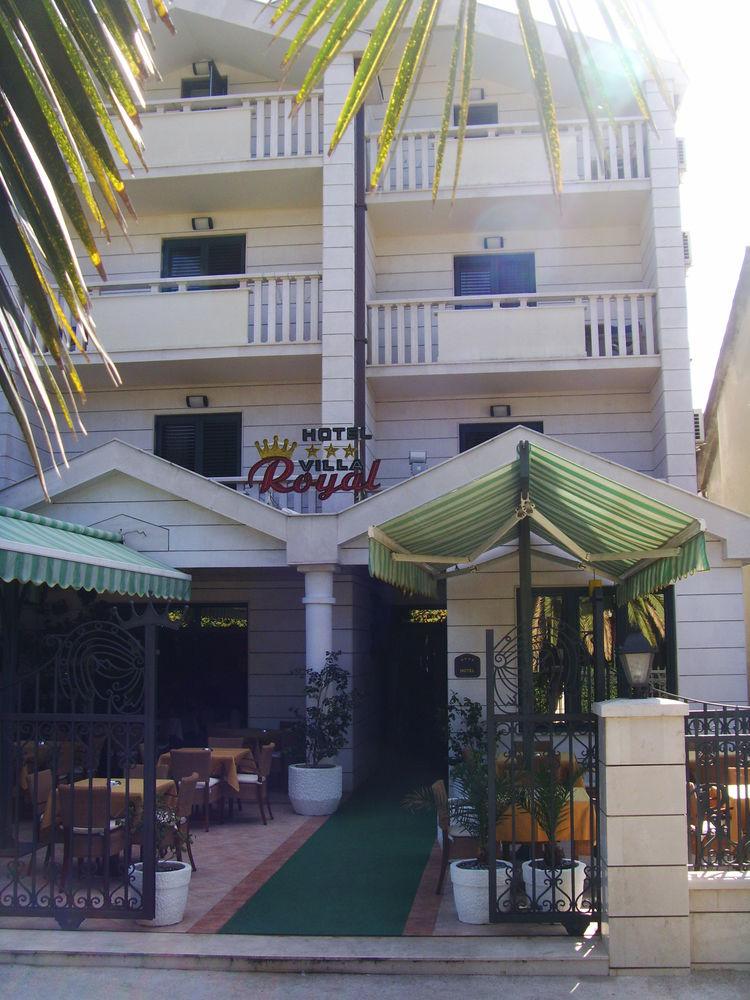 Vista Exterior Villa Royal