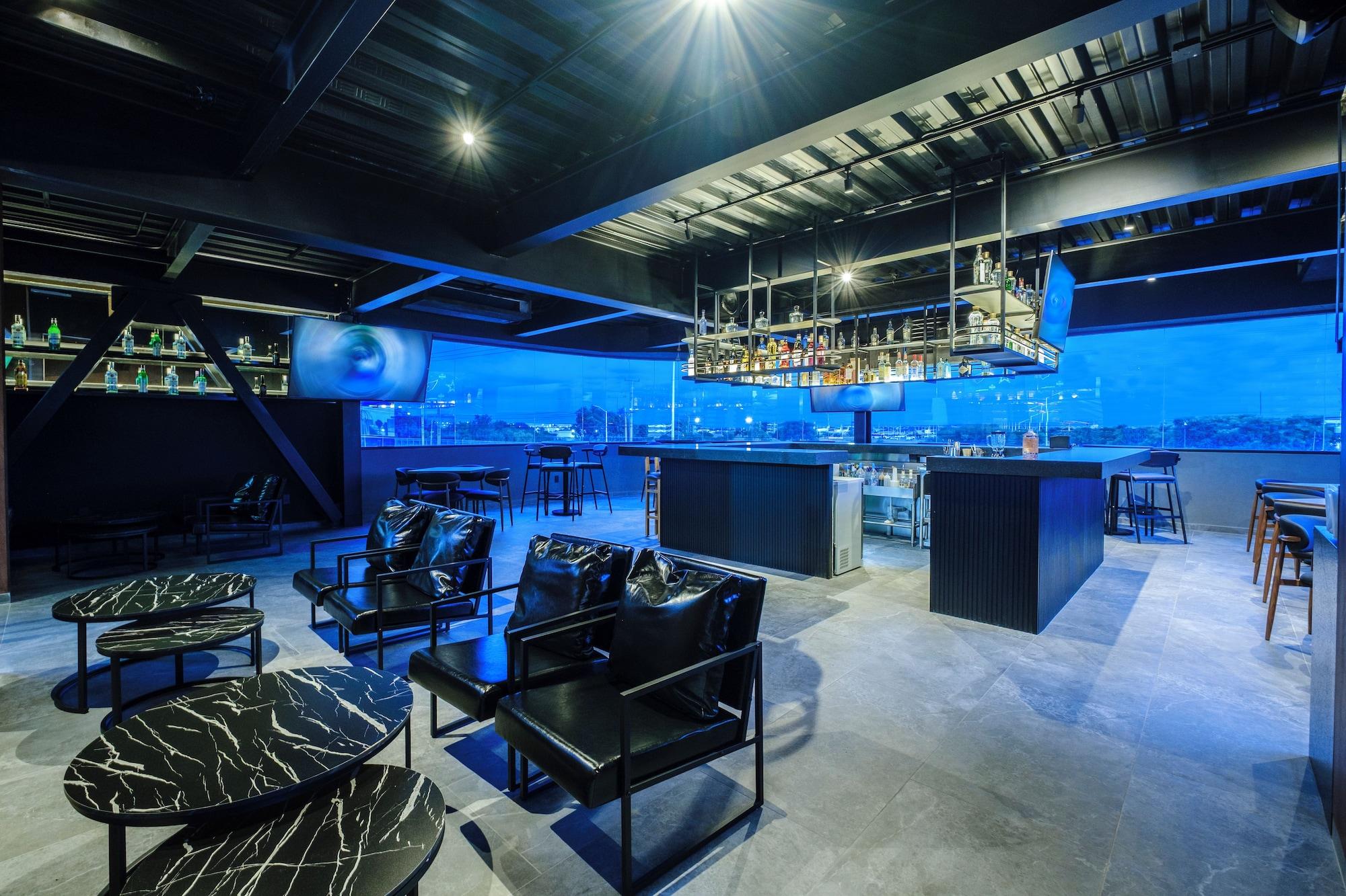 Bar/Salón Distrito Hotel Aeropuerto