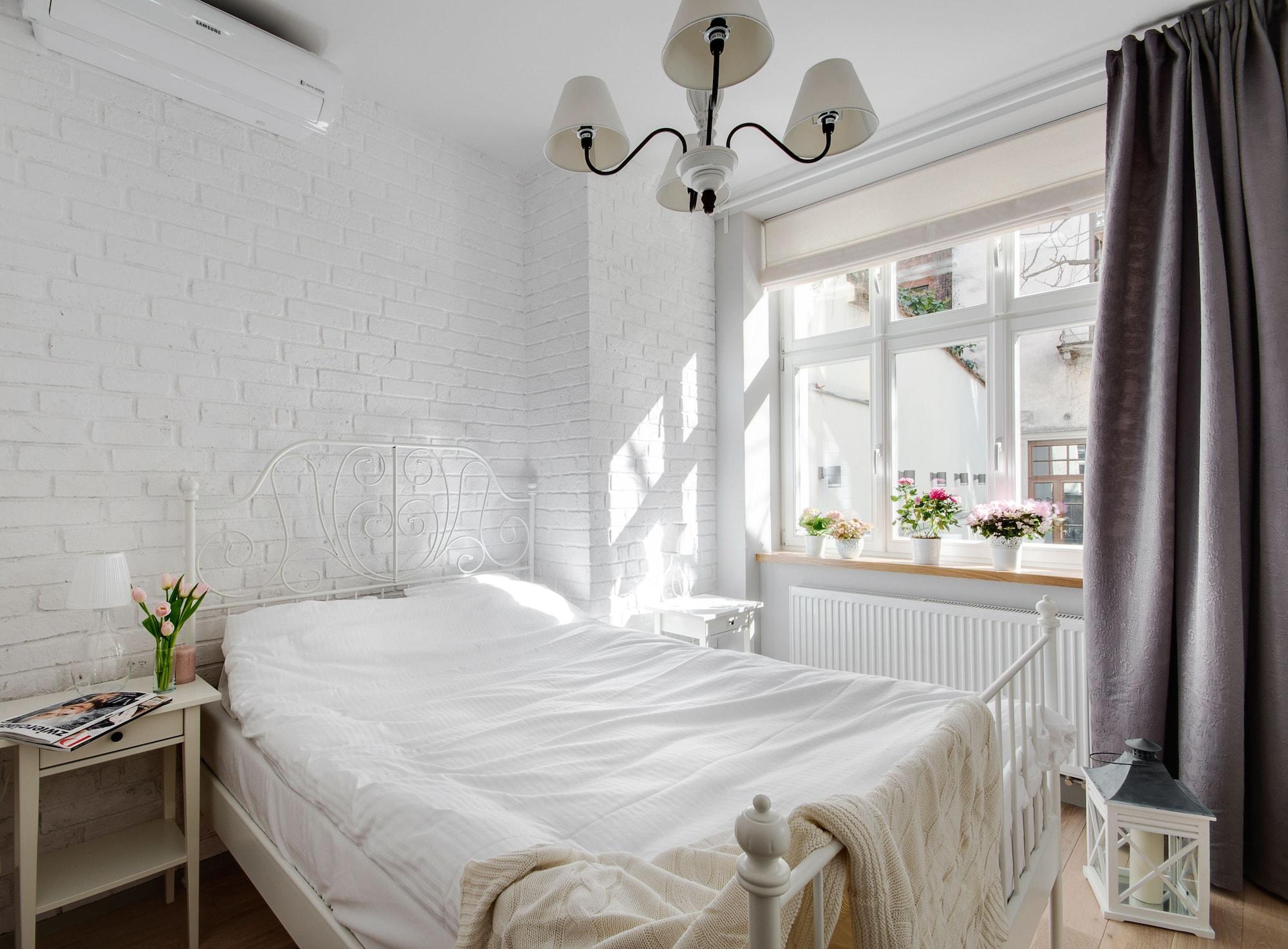 Varios Too-good Apartments