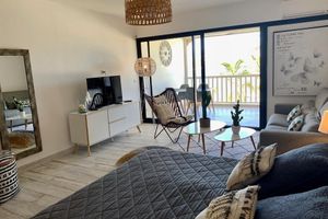 Alquiler Vacacional - At the water's'edge! Magnificent Studio completely renovated with panoramic sea view