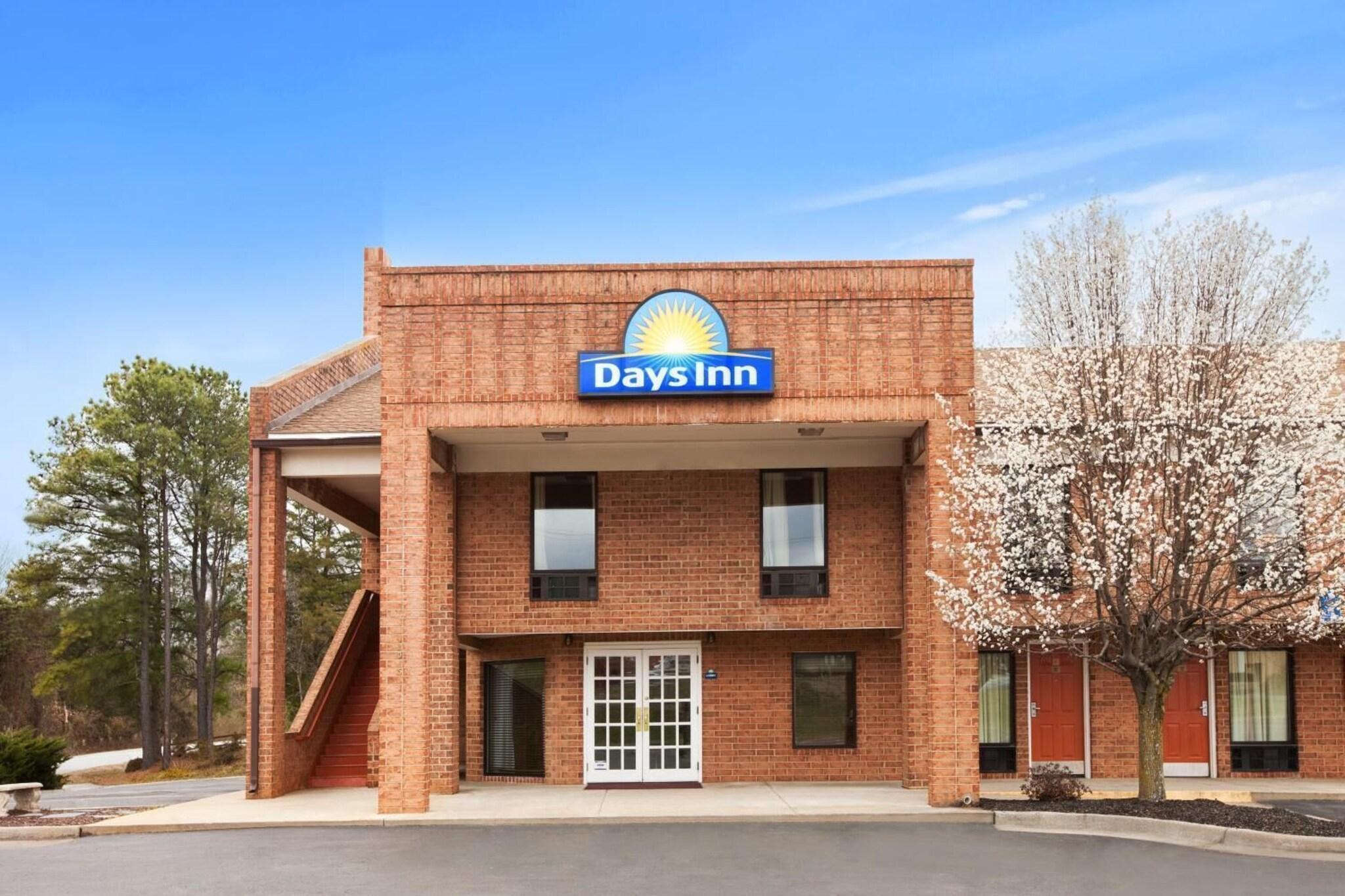 Vista Exterior Days Inn by Wyndham Farmville