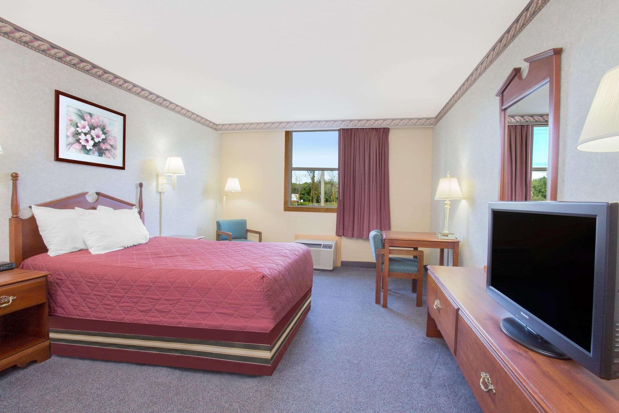 Habitación Ramada by Wyndham Angola/Fremont Area