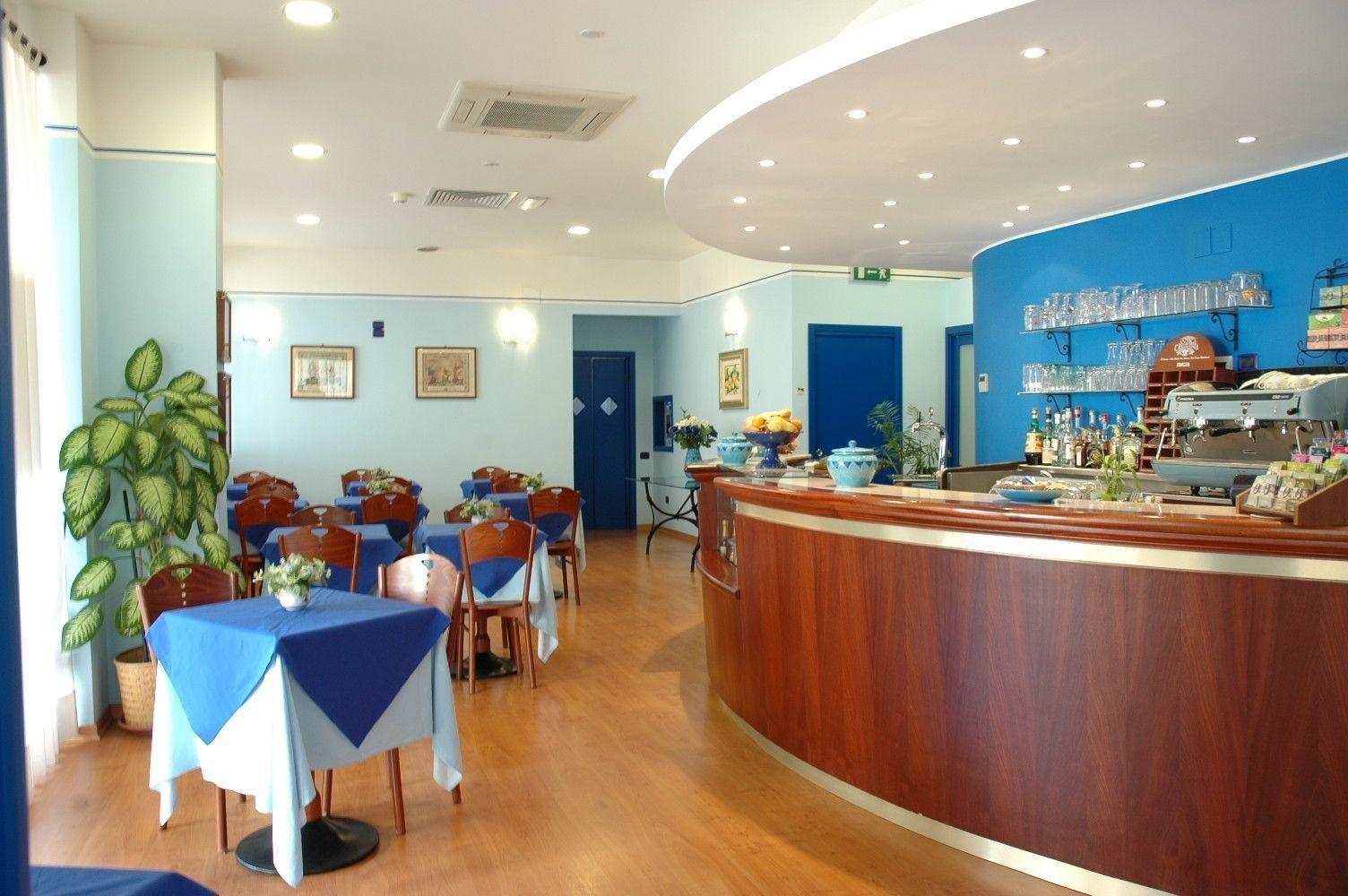 Bar/Salón Hotel La Vela
