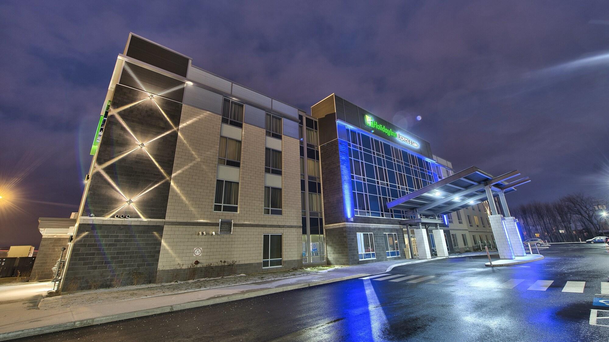 Vista Exterior Holiday Inn Express & Suites Vaudreuil by IHG