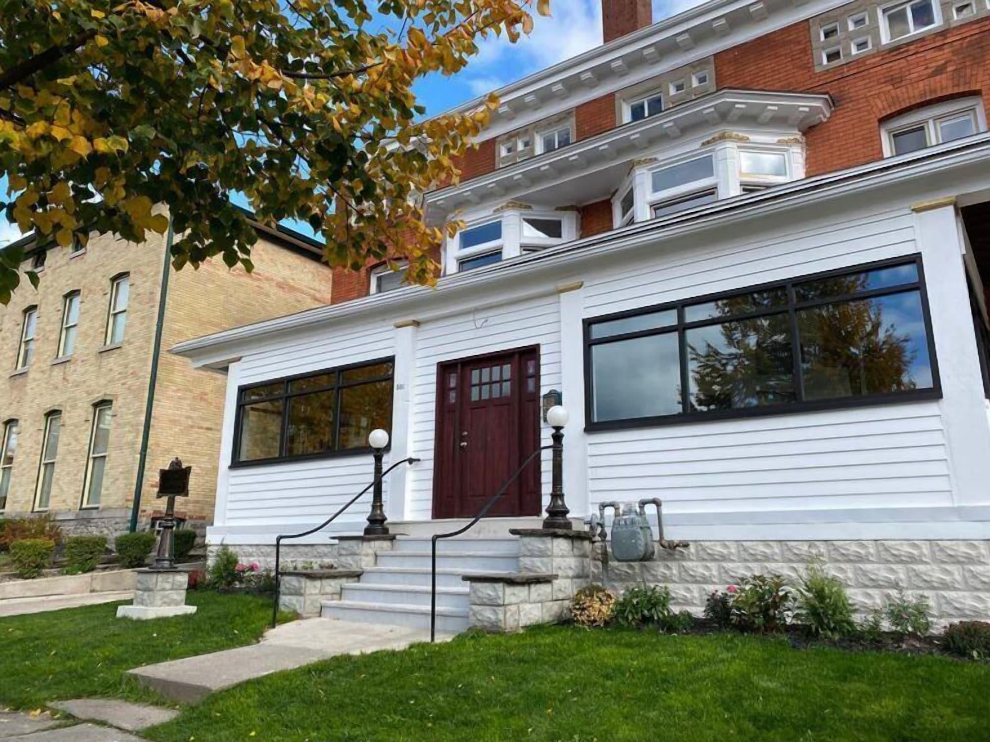 Varios Buffalo Guesthouse