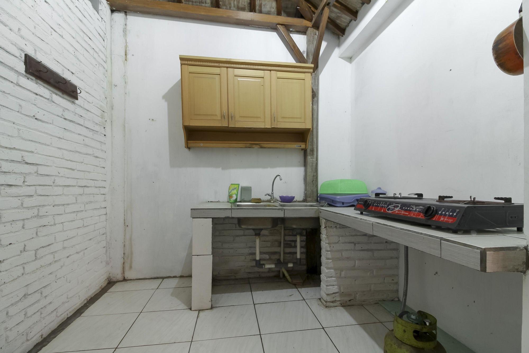 Equipamiento de Habitación RedDoorz near Anggajaya Condongcatur