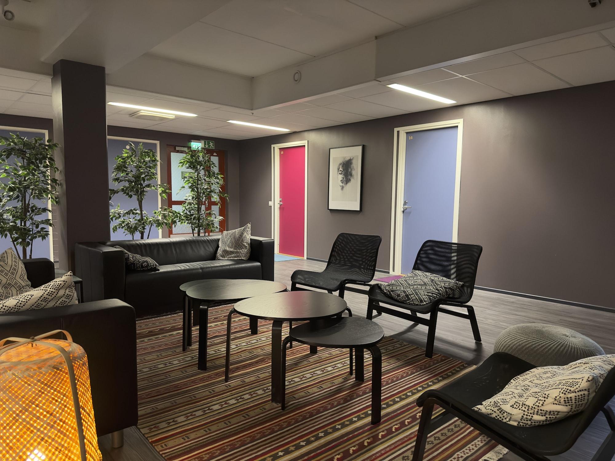 Bar/Salón The Rooms Airport - 20Rooms