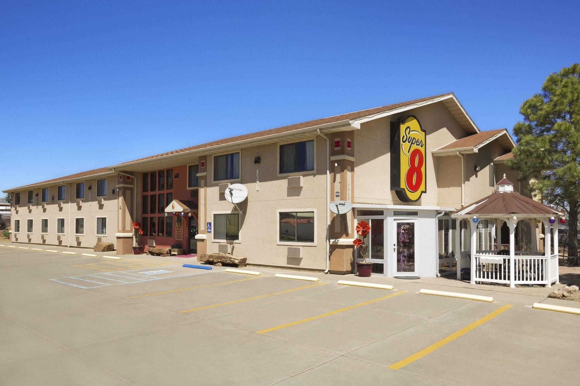 Varios Super 8 by Wyndham Las Vegas