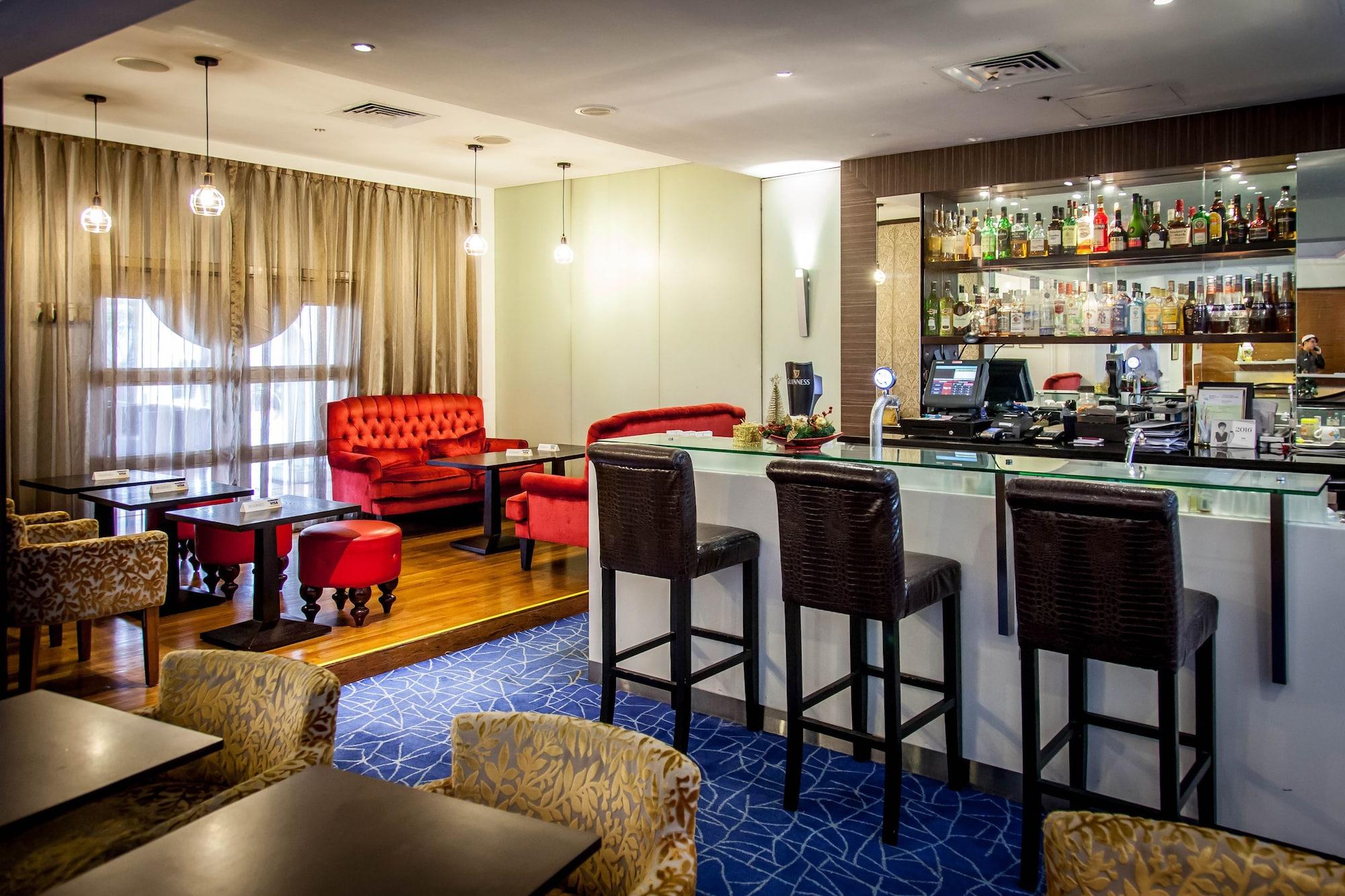 Bar/Salón Village Hotel Albert Court by Far East Hospitality
