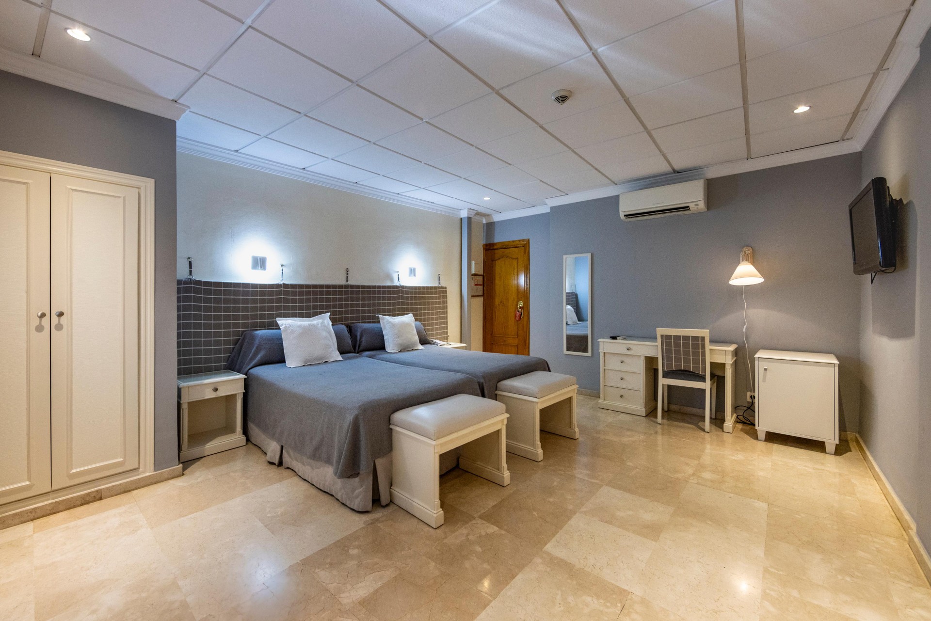 Varios Sacromonte Hotel