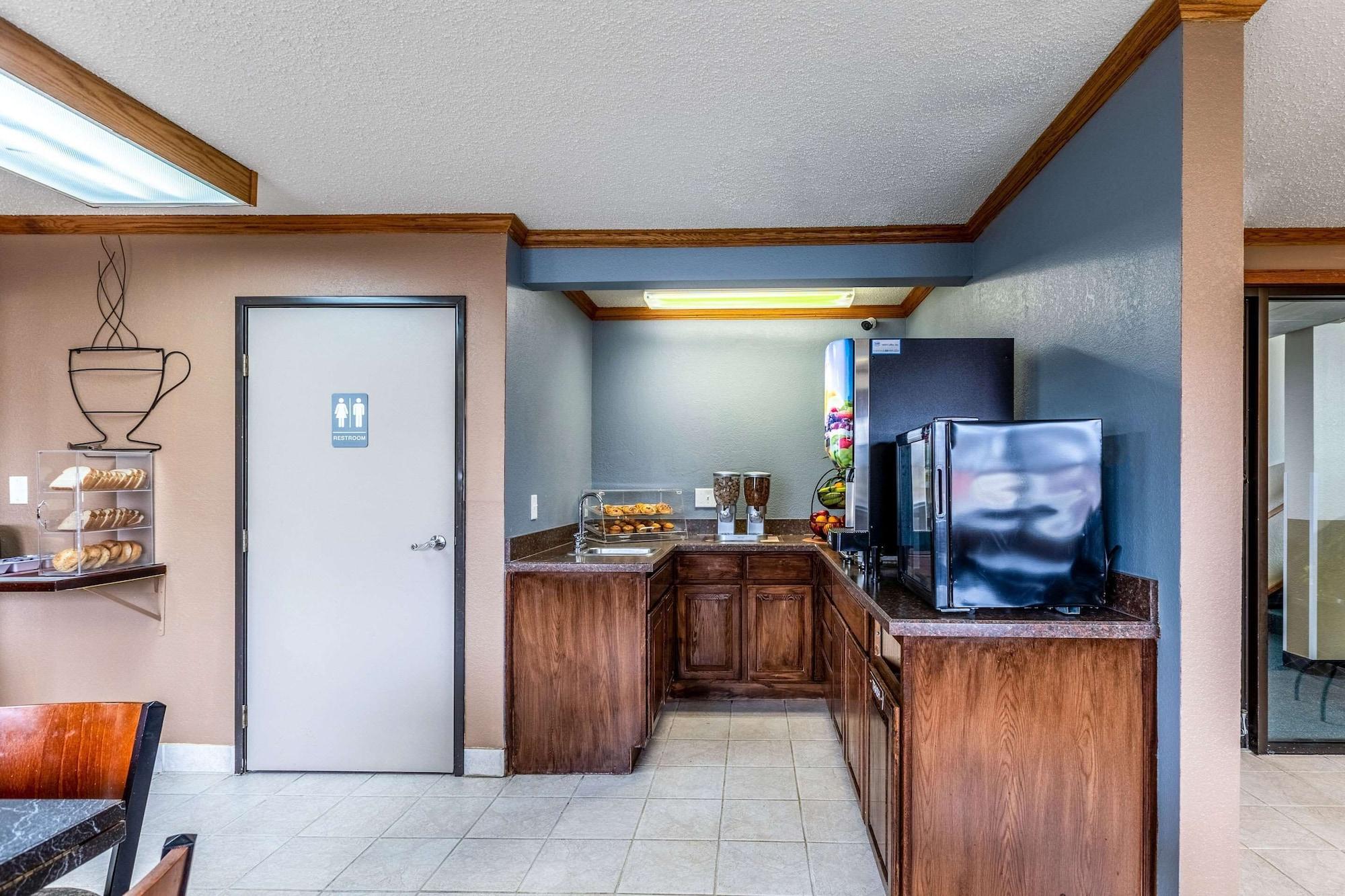 Restaurant Econo Lodge Inn and Suites