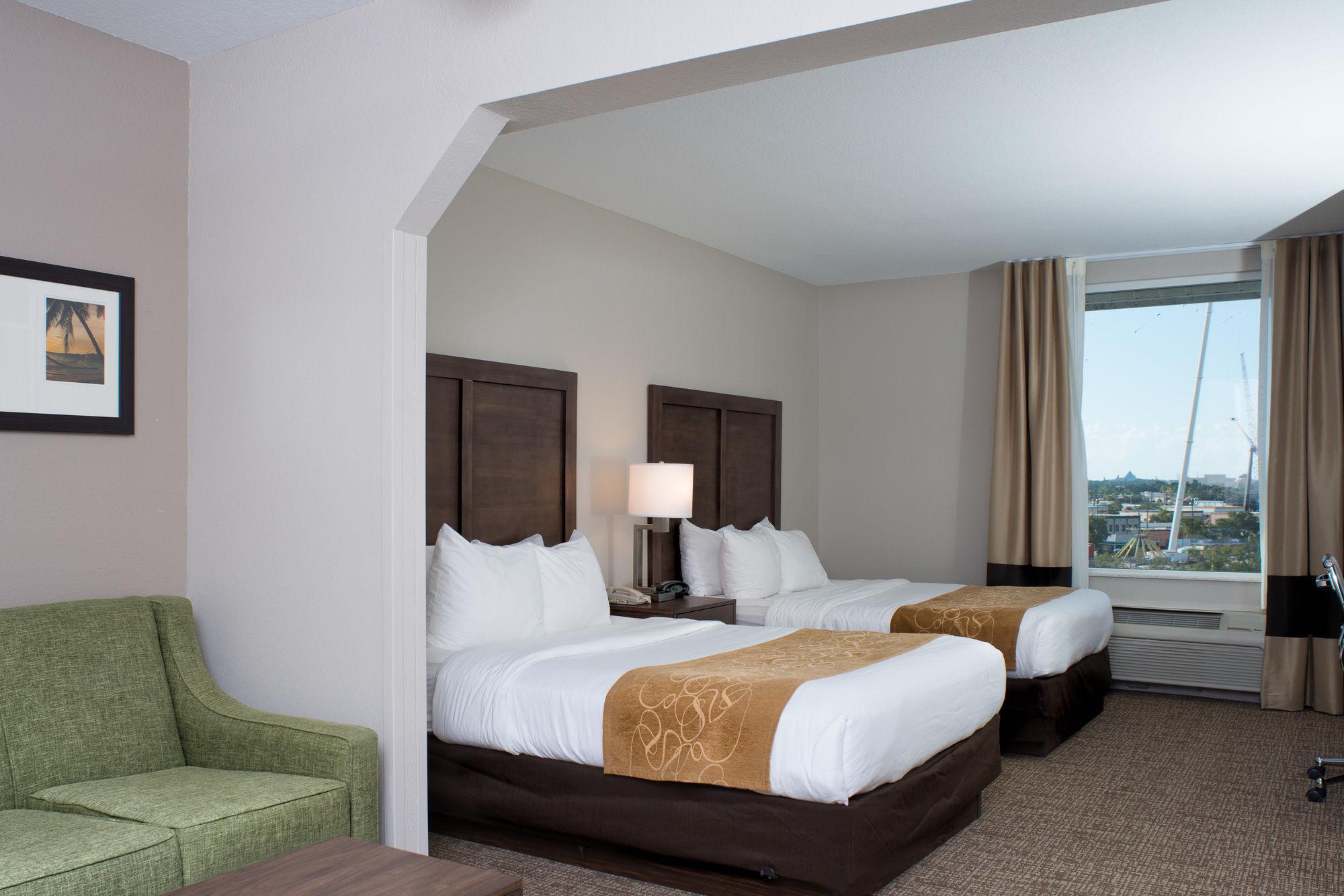 Hotel Comfort Suites Maingate East