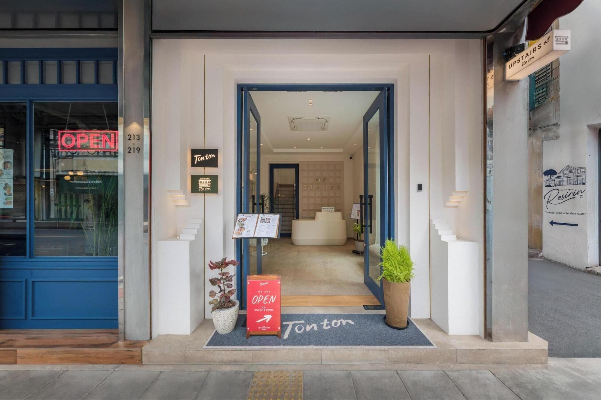 Vista Exterior Upstairs at Ton Ton