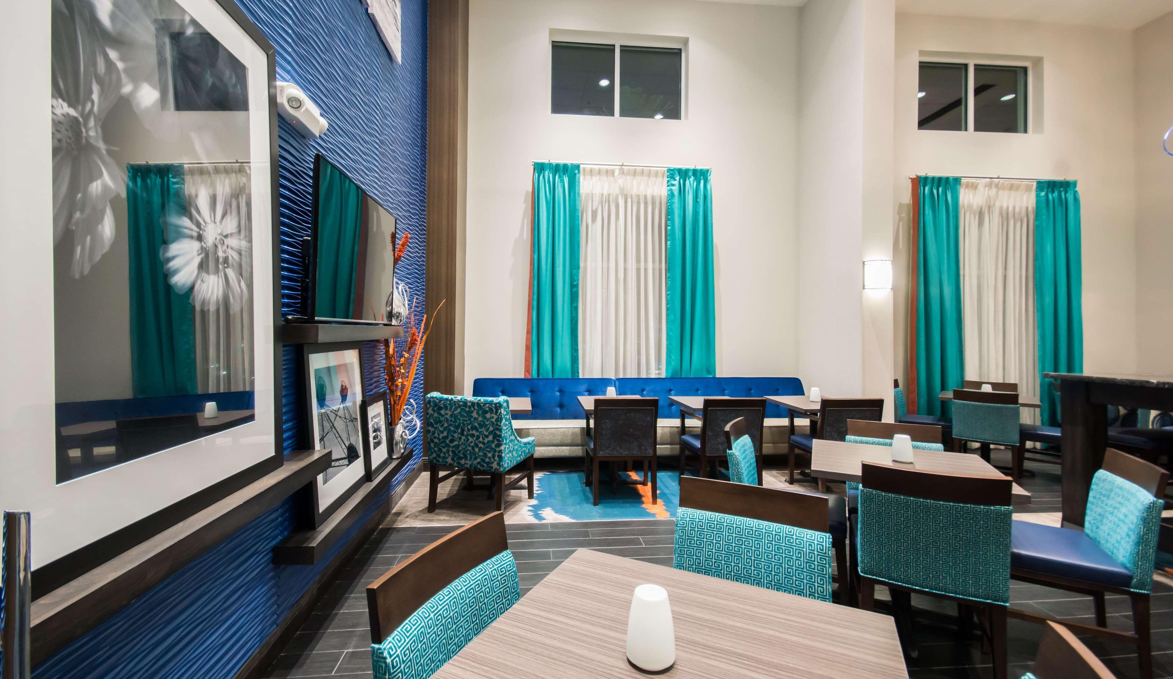 Vista Lobby Hampton Inn & Suites Orlando At SeaWorld