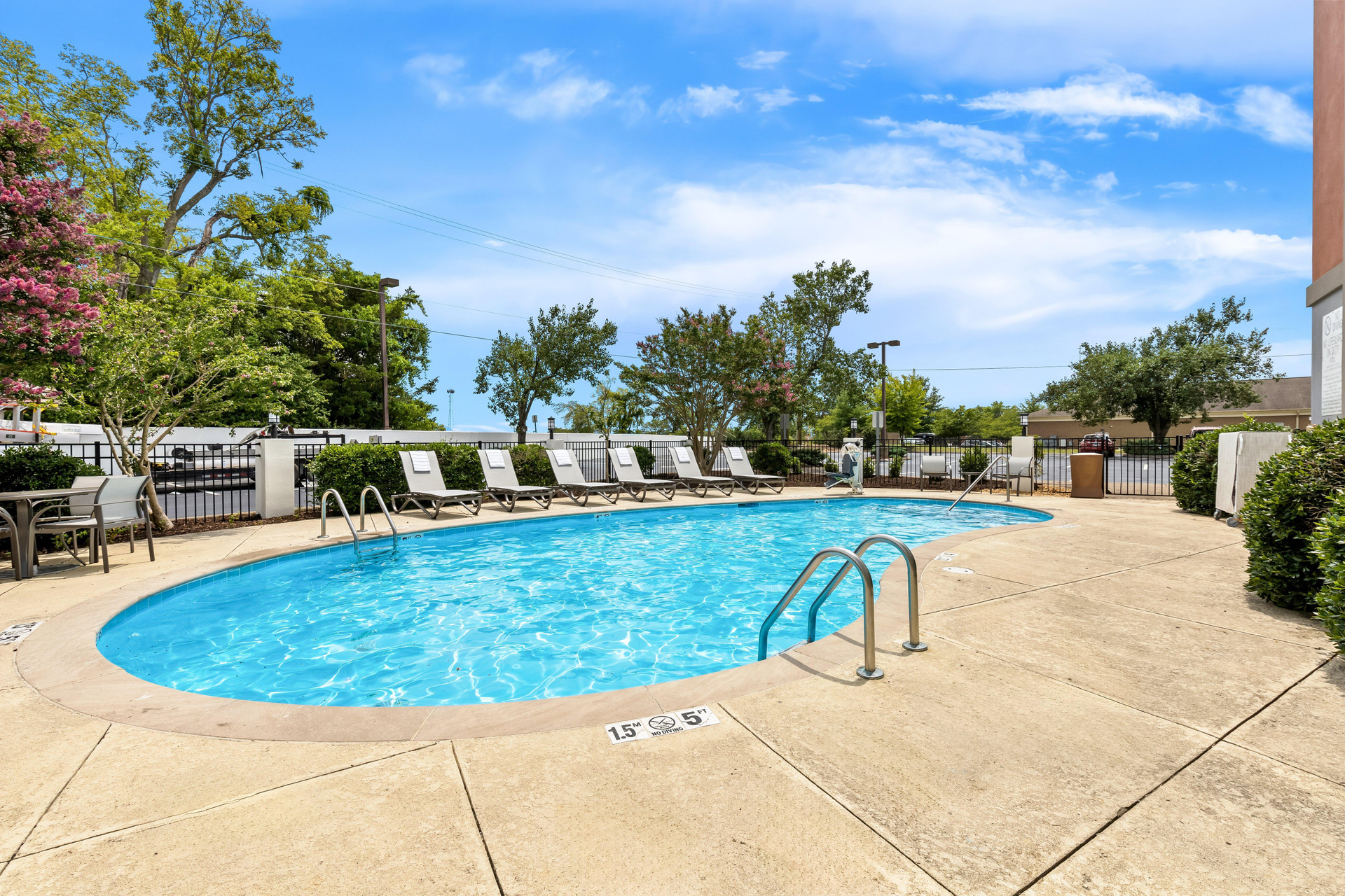 Vista Piscina Holiday Inn Express Nashville-Hendersonville