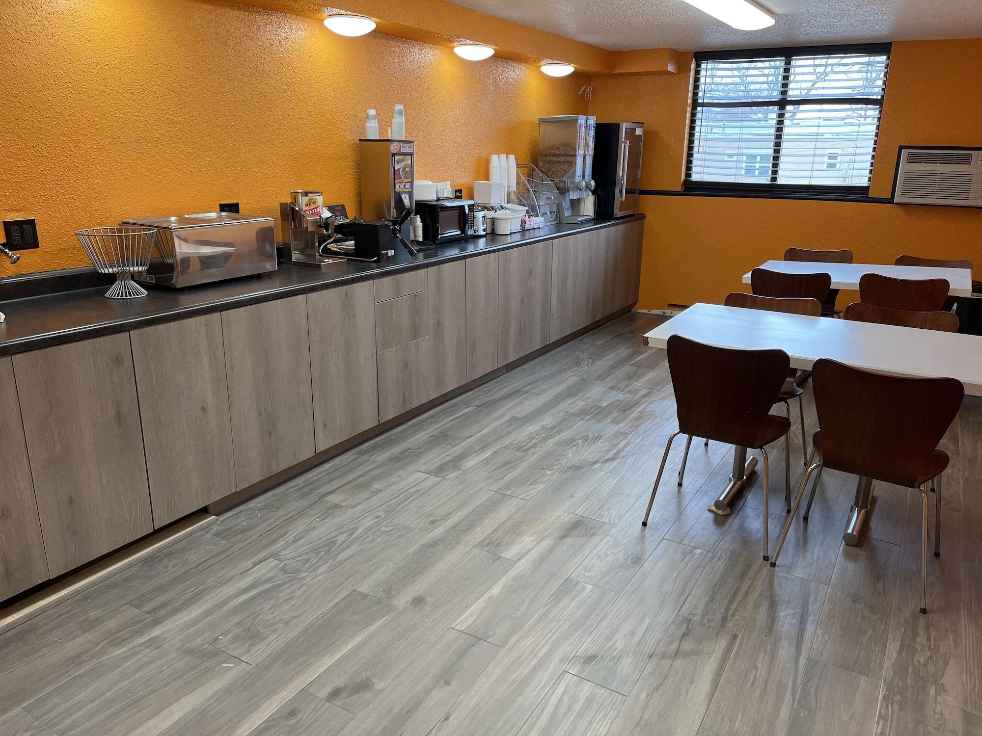 Restaurant Super 8 by Wyndham Chadron NE