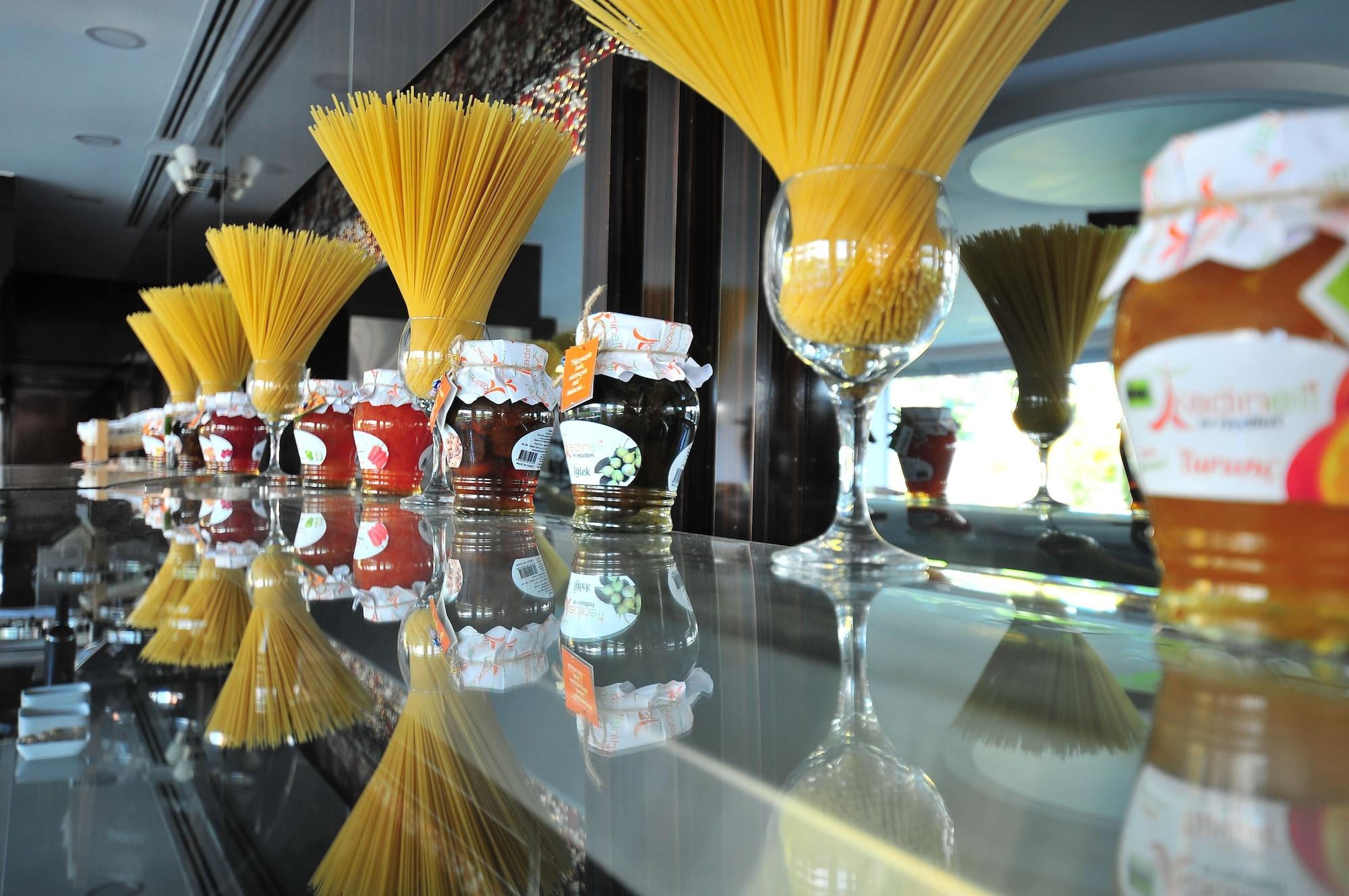 Restaurant Ramada by Wyndham Usak