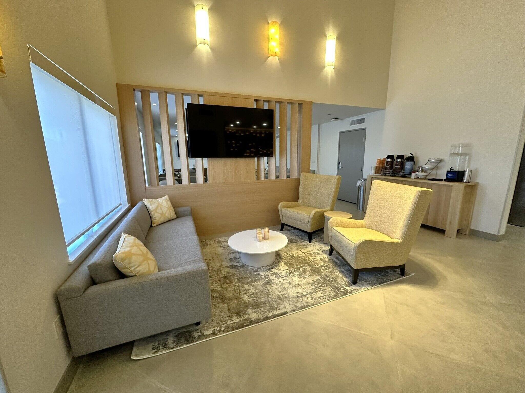 Vista Lobby Comfort Suites At Tucson Mall
