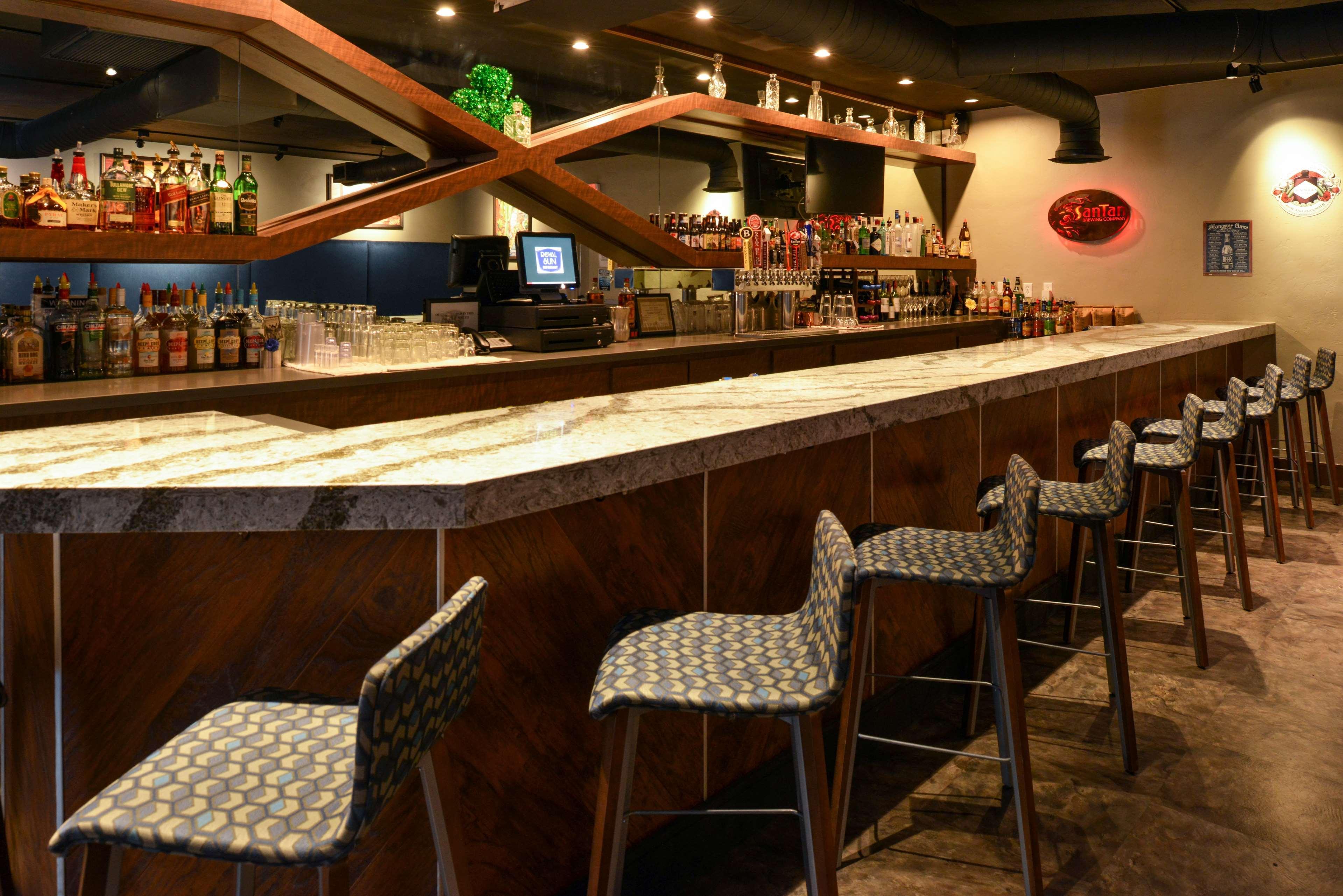 Bar/Salón Best Western Royal Sun Inn & Suites