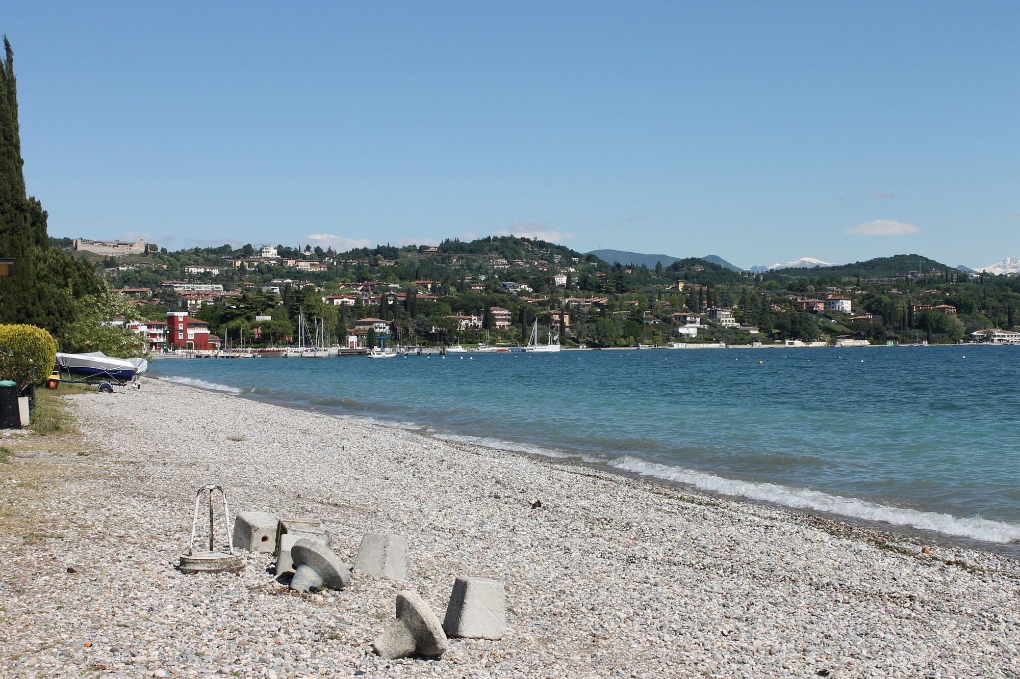 Playa Lake Garda Beach Hostel