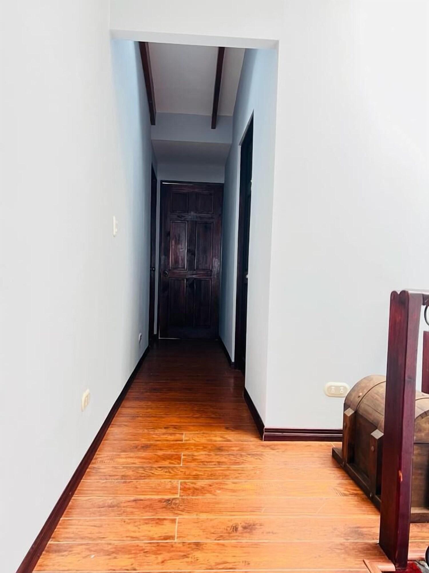 Habitación CASA DEL ARBOL ESCAZU