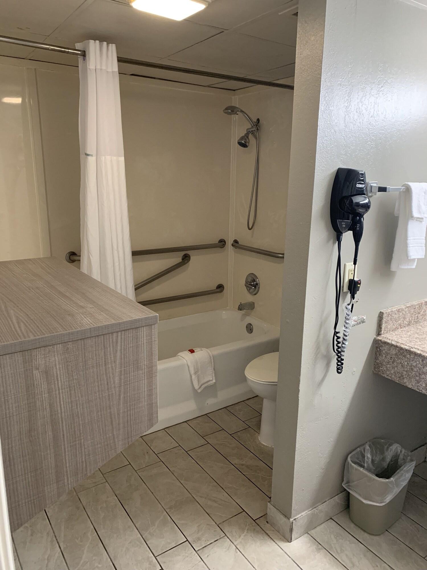 Equipamiento de Habitación Days Inn by Wyndham Central San Antonio NW Medical Center