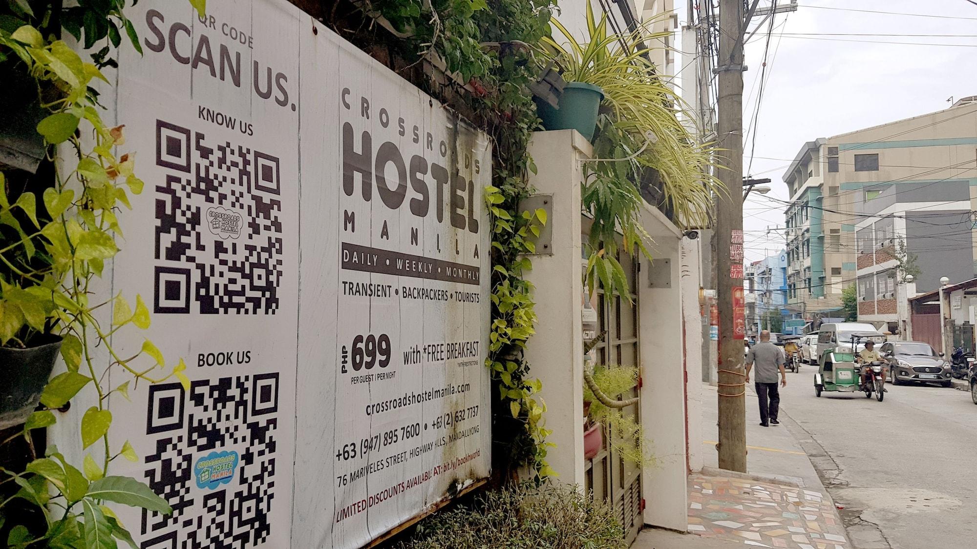 Vista Exterior Crossroads Hostel Manila