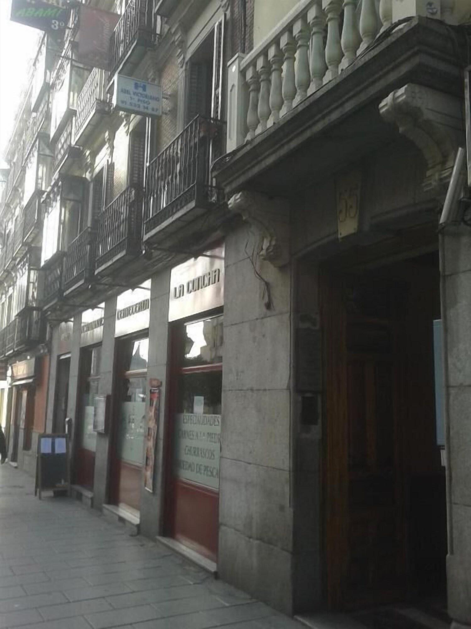 Vista Exterior Hostal New Life Madrid