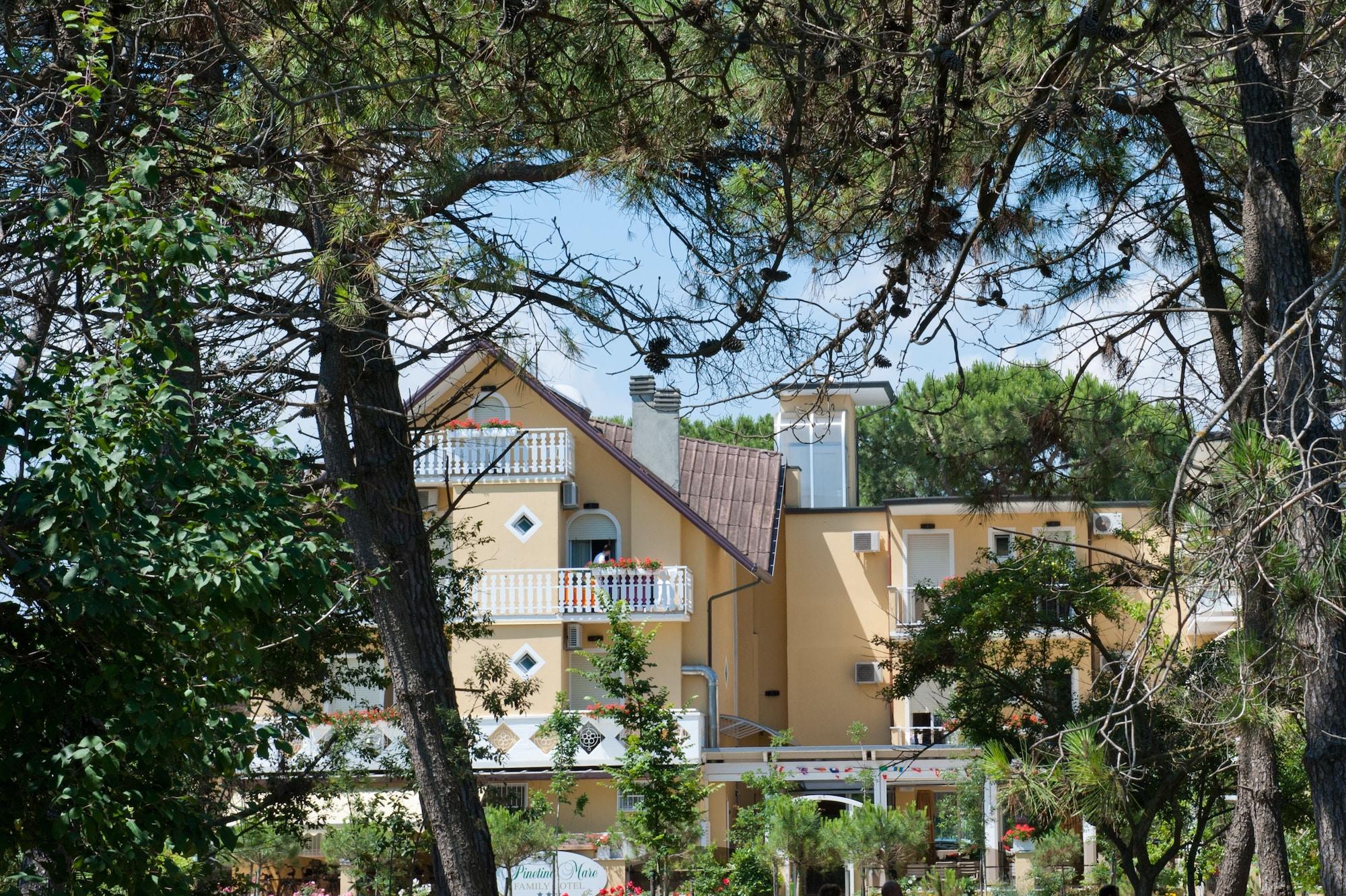 Vista Exterior Family Hotel Pinetina Mare