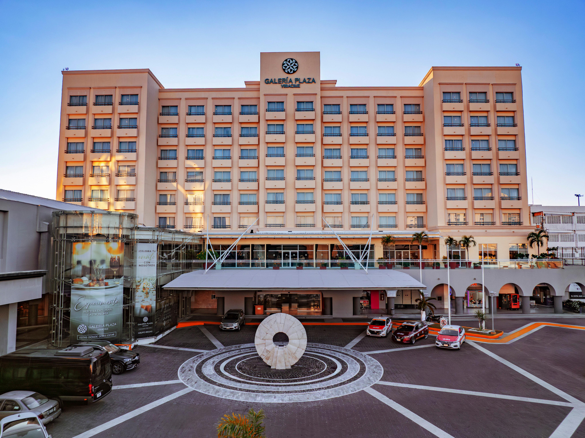 Vista Exterior Galería Plaza Veracruz by Brisas