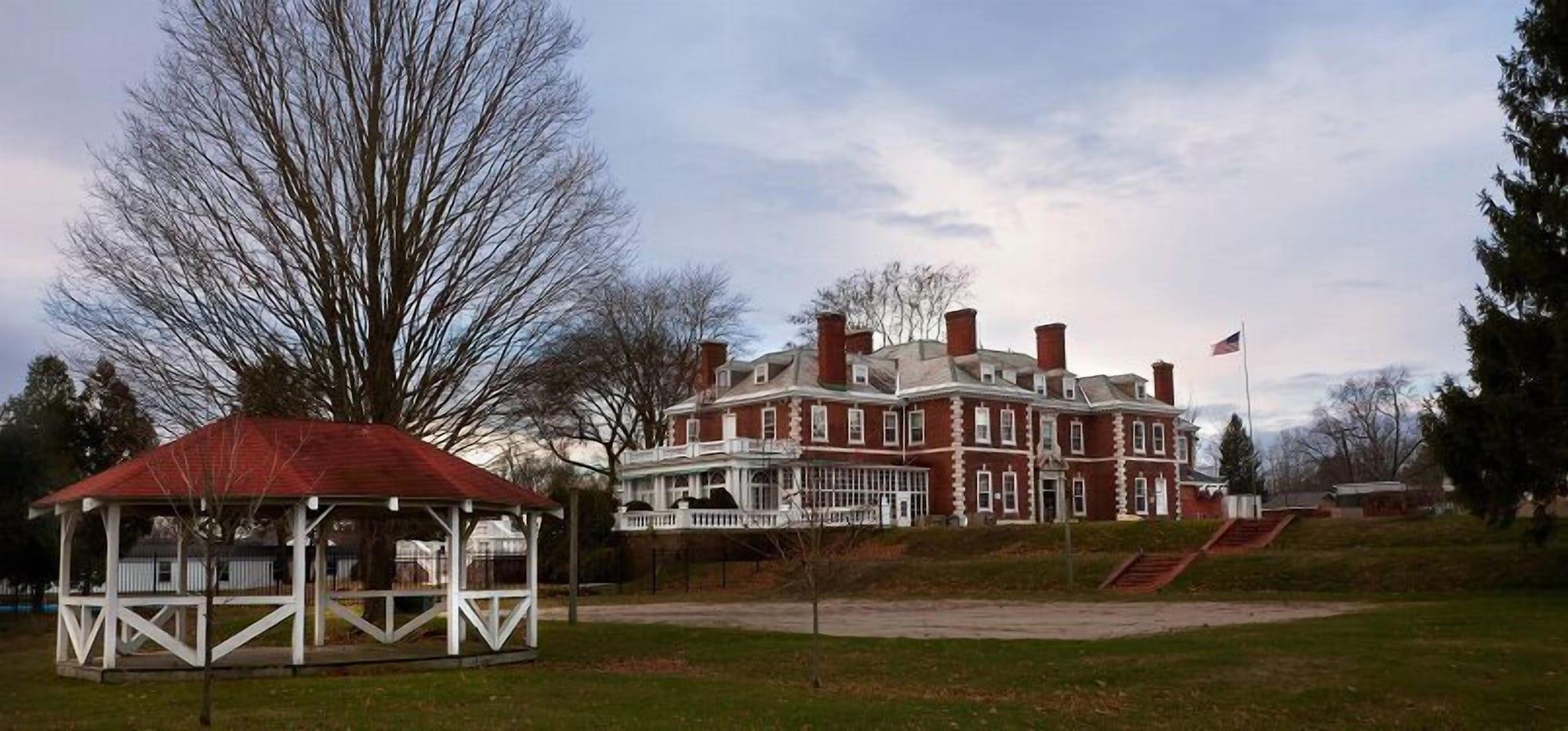 Vista Exterior Eastover Estate & Eco-Village