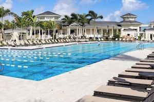 Renta temporal - Heated salt water-pool & spa, walk to local beach, park, boat ramp, restaurants.