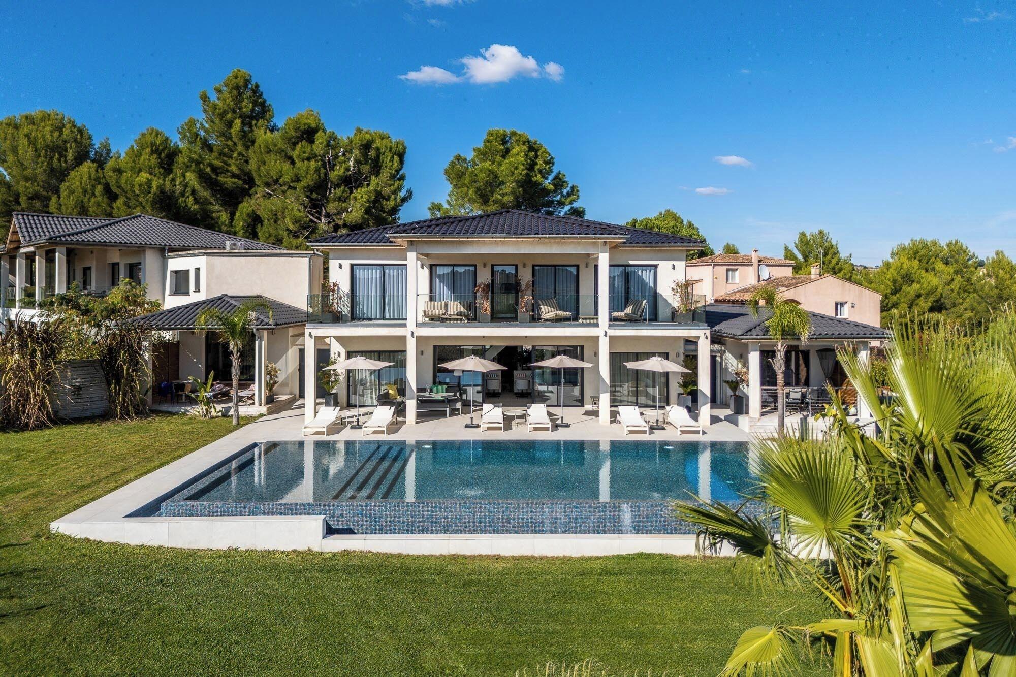 Vista Exterior Royal Tiki Lodges