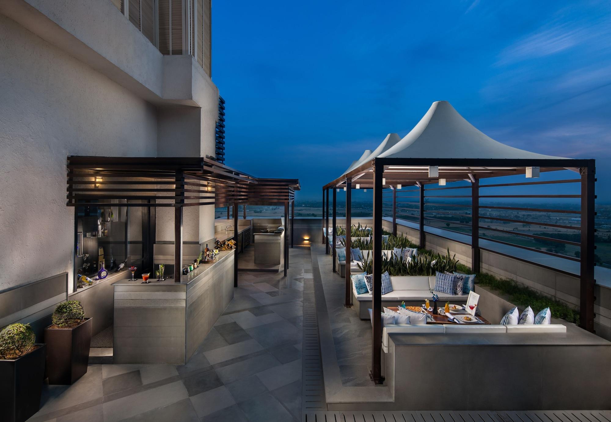 Restaurant Sandal Suites Op. by Lemon Tree Hotels