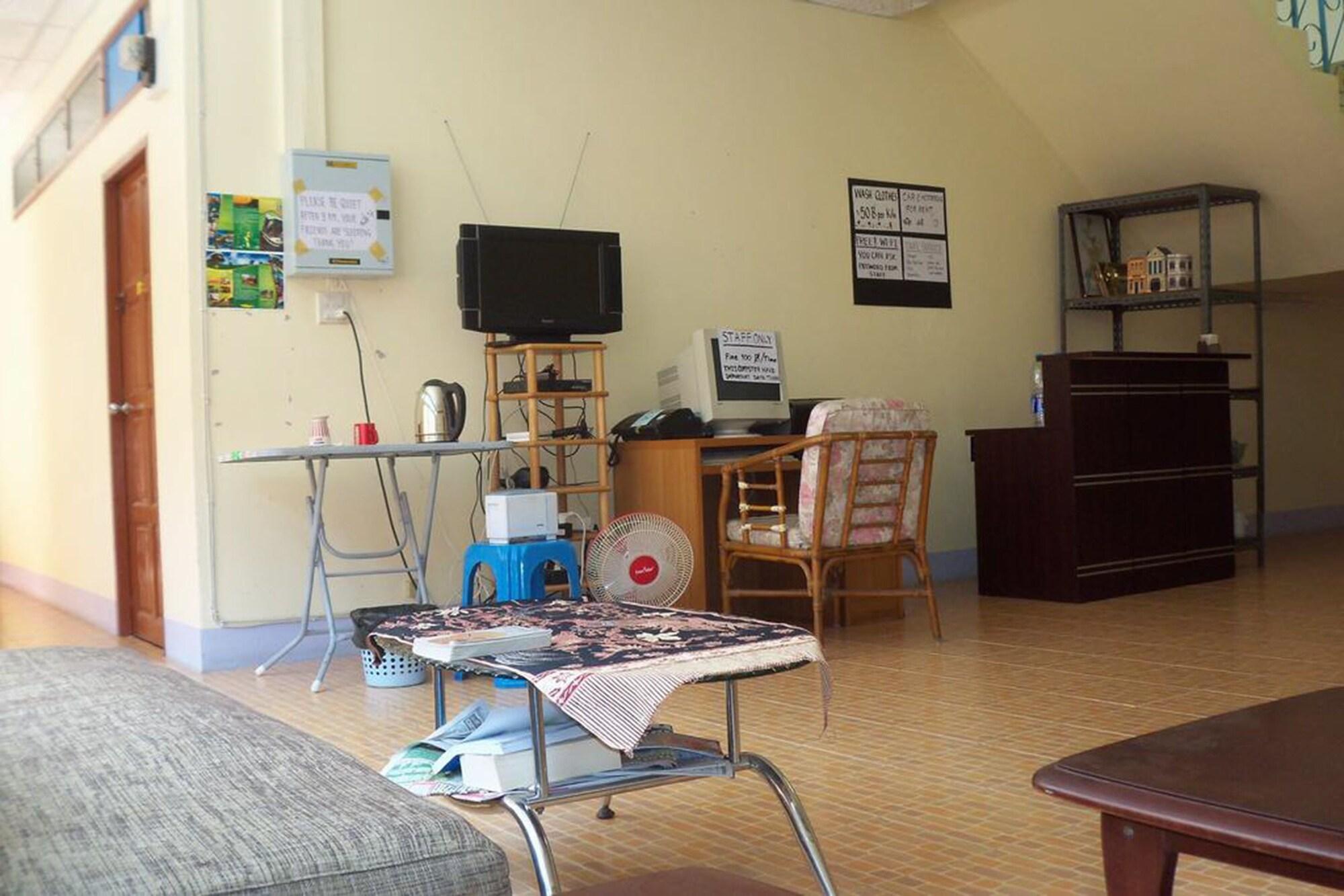 Vista Lobby D's Corner & Guesthouse