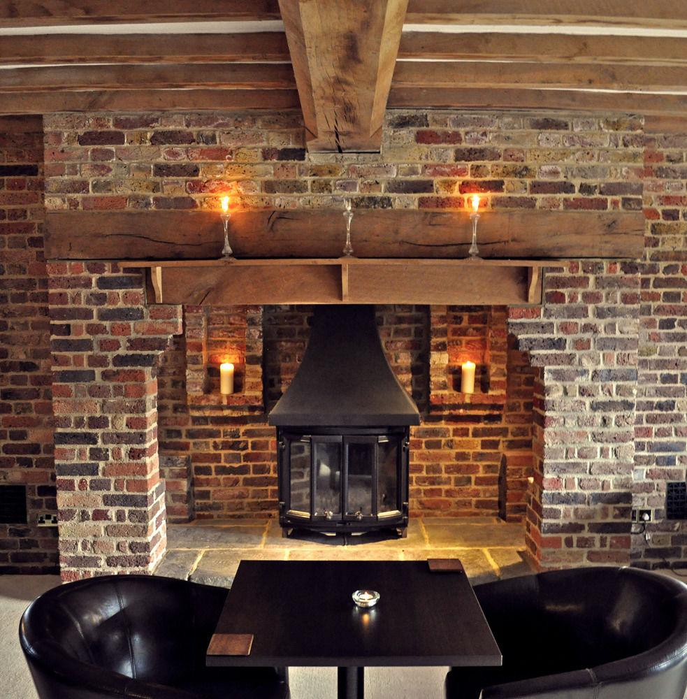 Bar/Salón Little Foxes Hotel & Gatwick Airport Parking