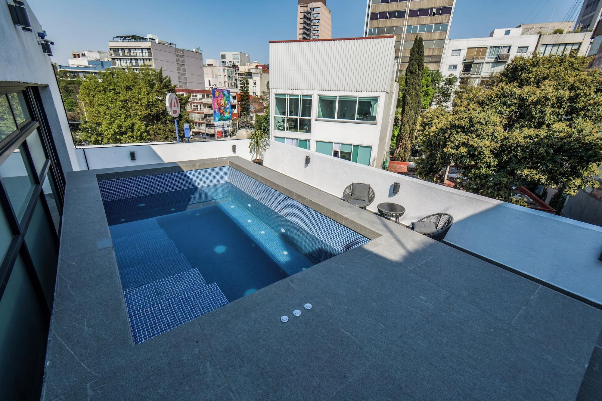 Vista Piscina The Sterling Condesa