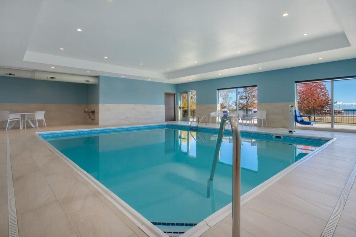 Vista Piscina Holiday Inn Express and Suites Oscoda by IHG