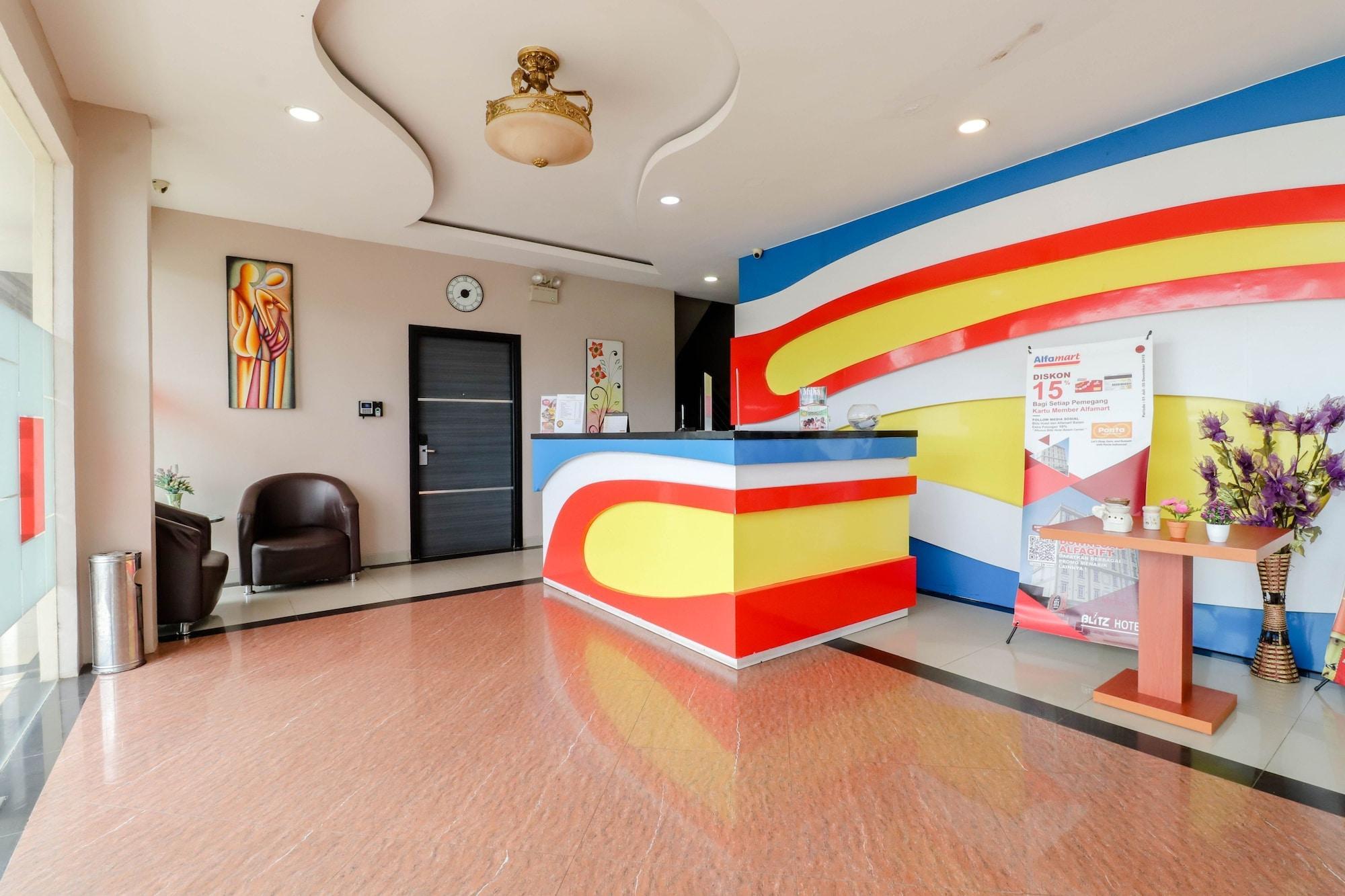 Vista Lobby Blitz Hotel Batam Near Sultan Mahmud Ri'ayat Shah Mosque