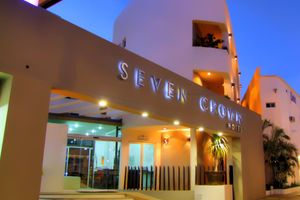 Alojamiento - Seven Crown Express & Suites by Kavia