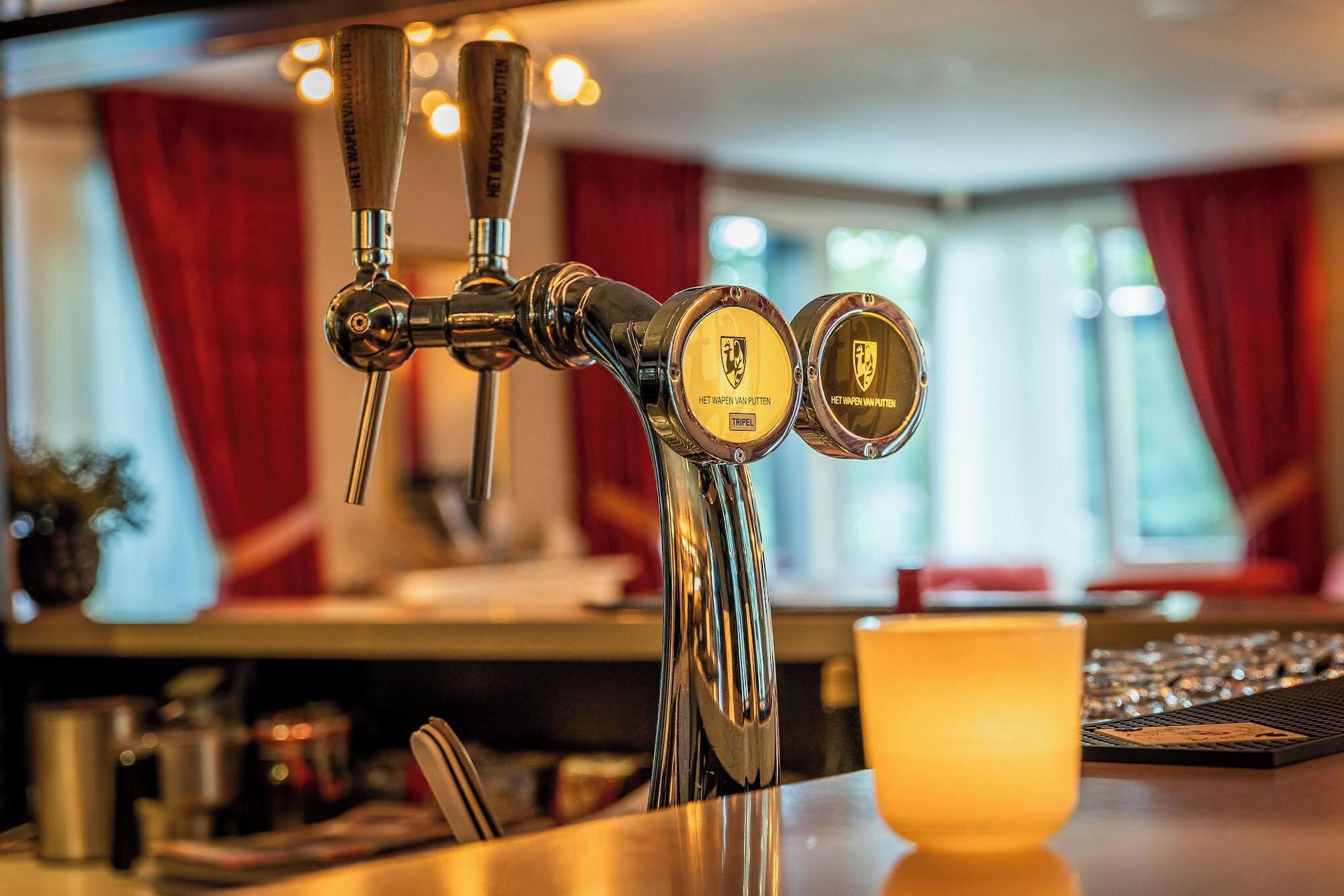 Bar/Salón Hof van Putten